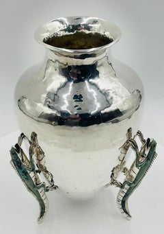 Emilia Castillo Vase aus gehämmertem Silber mit Malachit-Eidechsen, mexikanischer Modernist