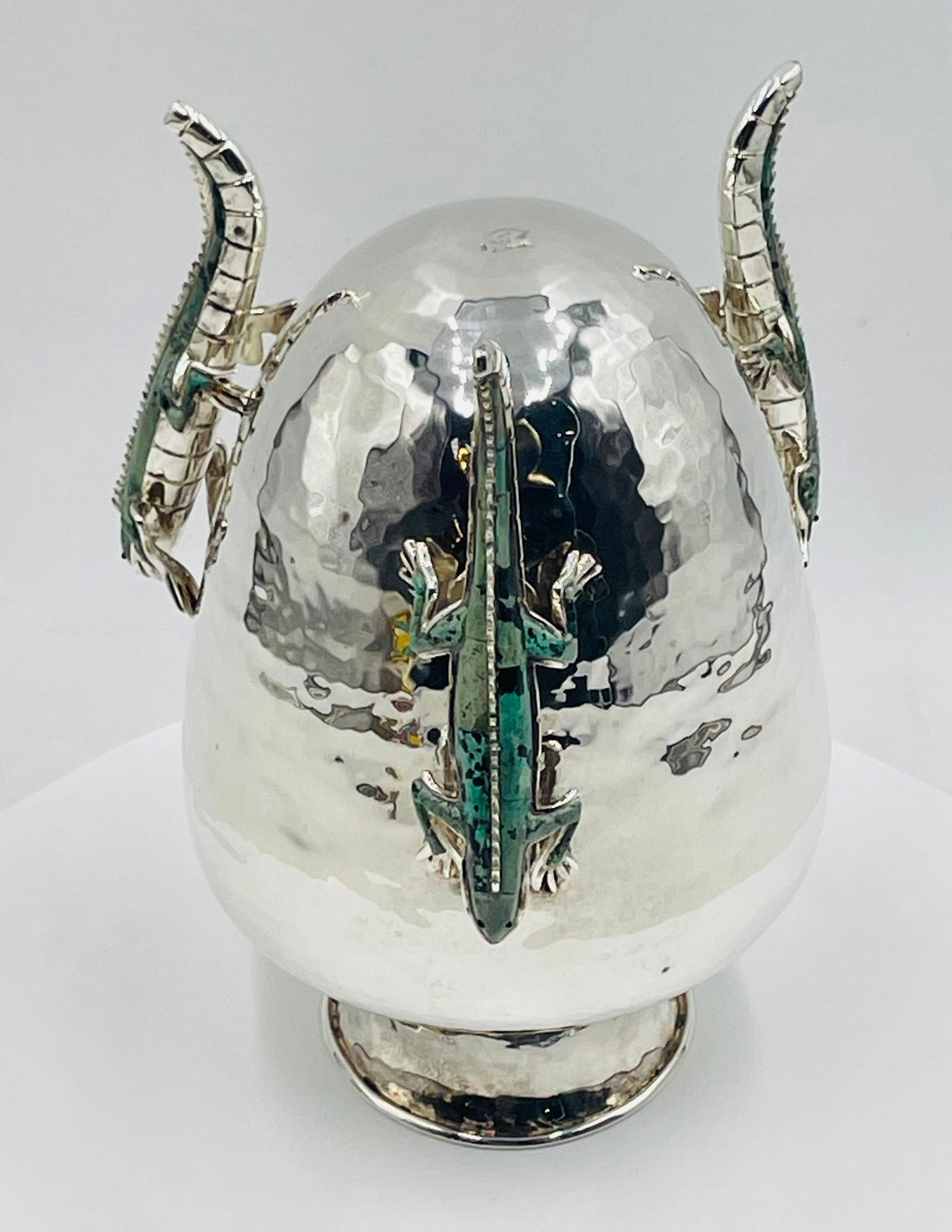 Vaso in argento martellato di Emilia Castillo con lucertole di malachite, modernista messicano in vendita 1