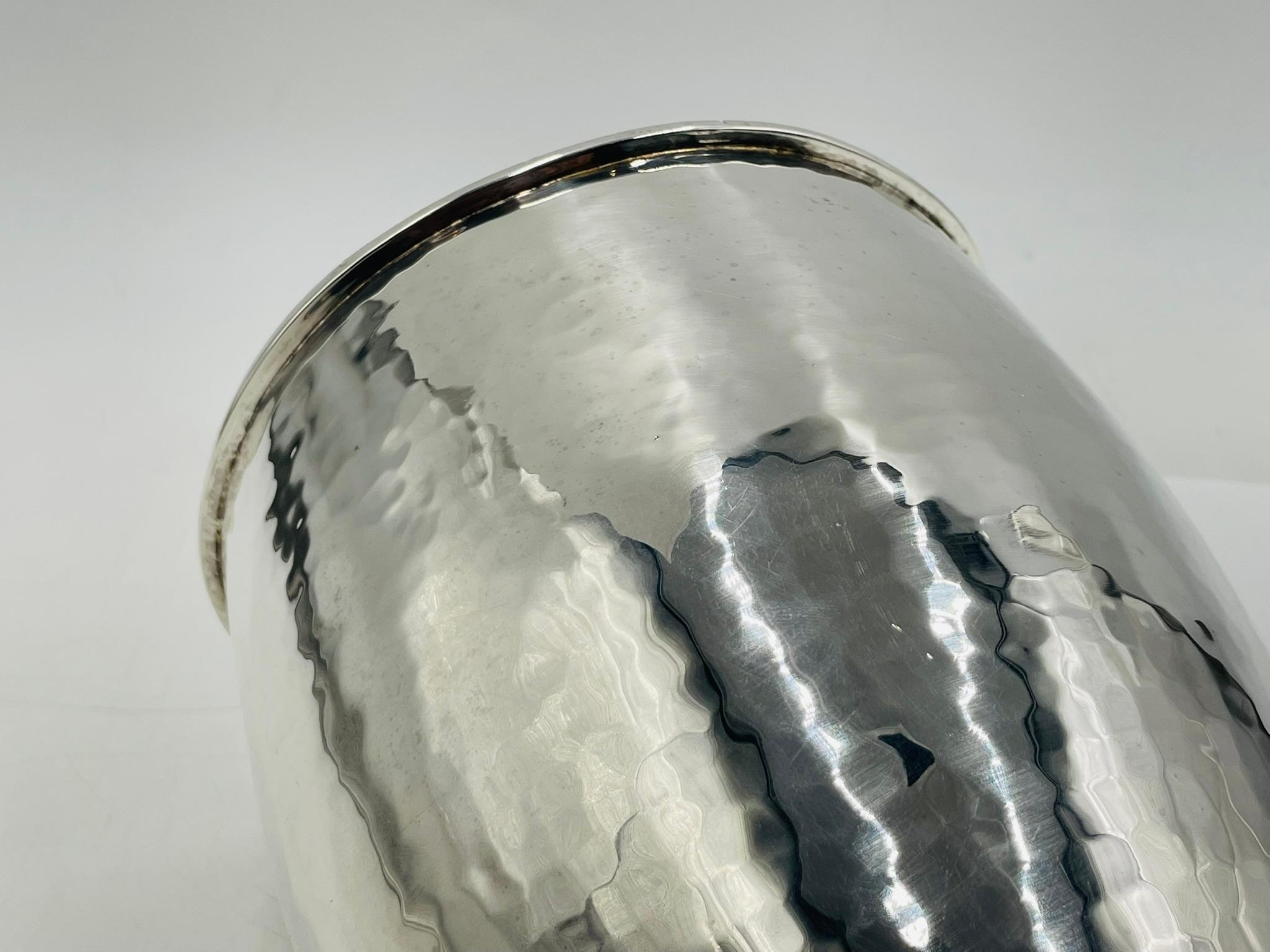 Vaso in argento martellato di Emilia Castillo con base scultorea a forma di orbita, Modernismo messicano in vendita 4
