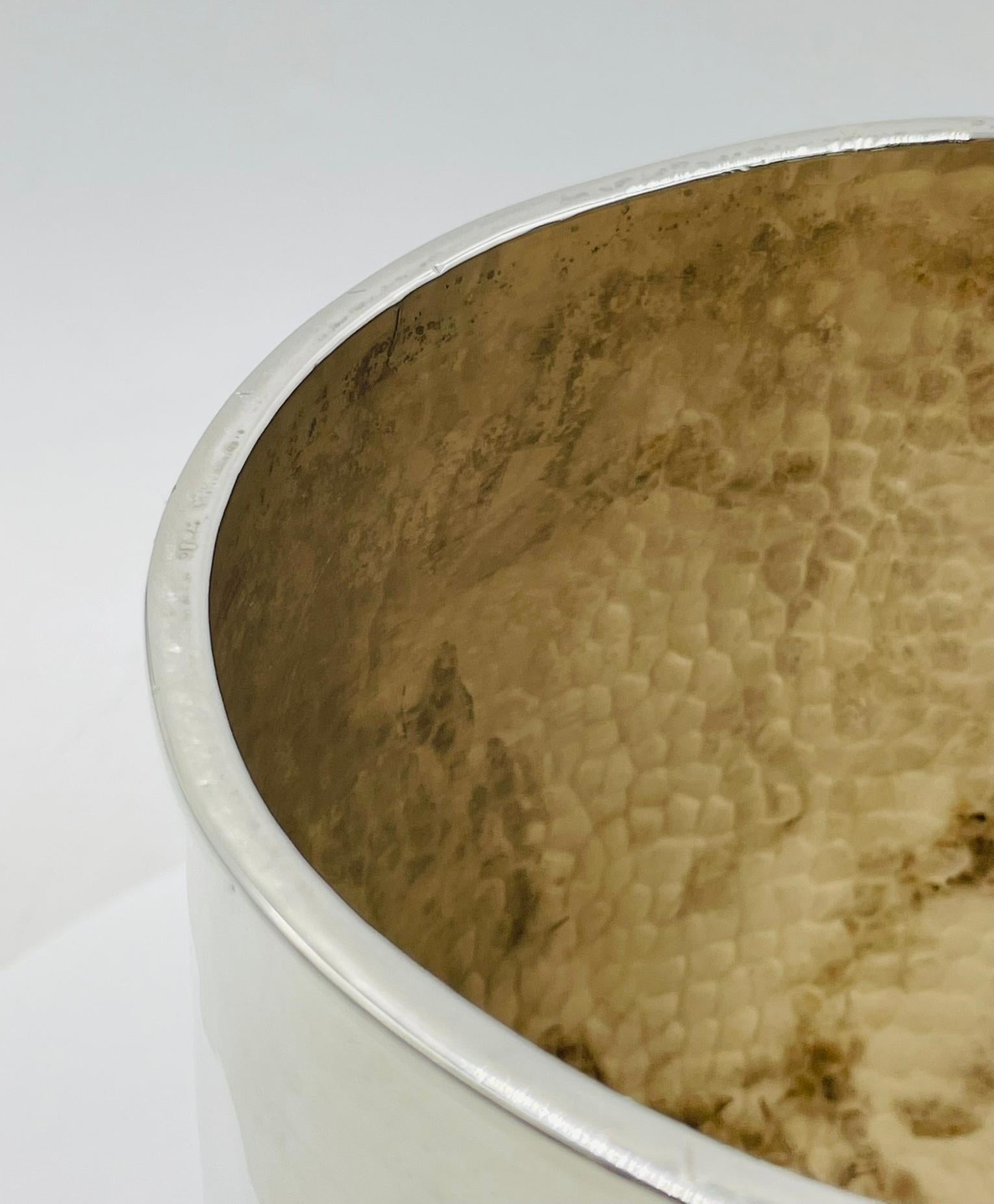 Vaso in argento martellato di Emilia Castillo con base scultorea a forma di orbita, Modernismo messicano in vendita 8