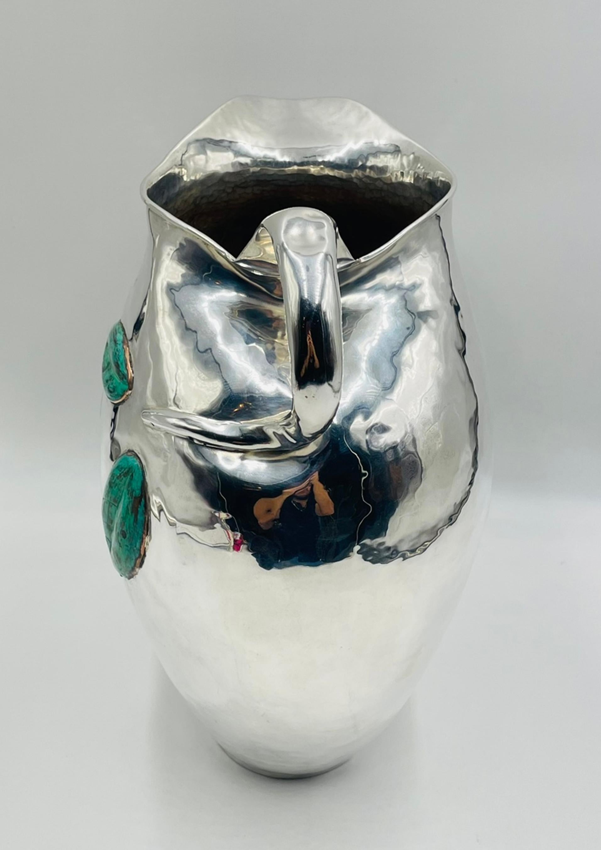 Fatto a mano Brocca d'argento sovradimensionata di Emilia Castillo con intarsio di pietre, argenteria Taxco in vendita