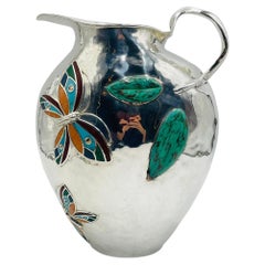 Brocca d
argento sovradimensionata di Emilia Castillo con intarsio di pietre, argenteria Taxco