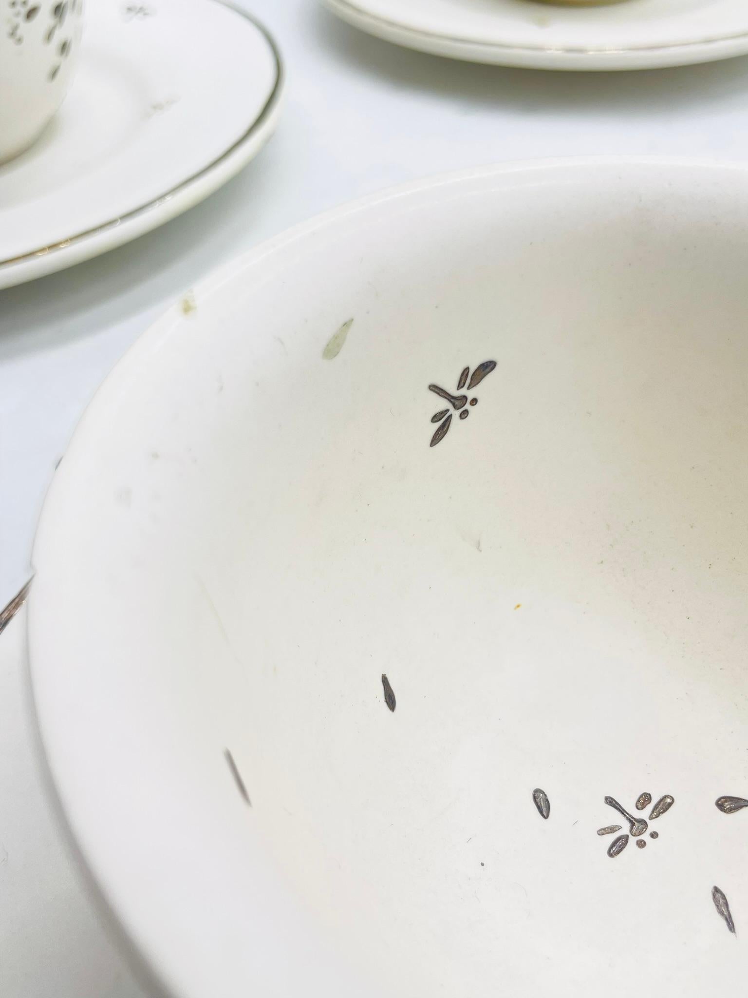Emilia Castillo Vajilla para ocho de porcelana y plata pura, todo firmado en venta 11