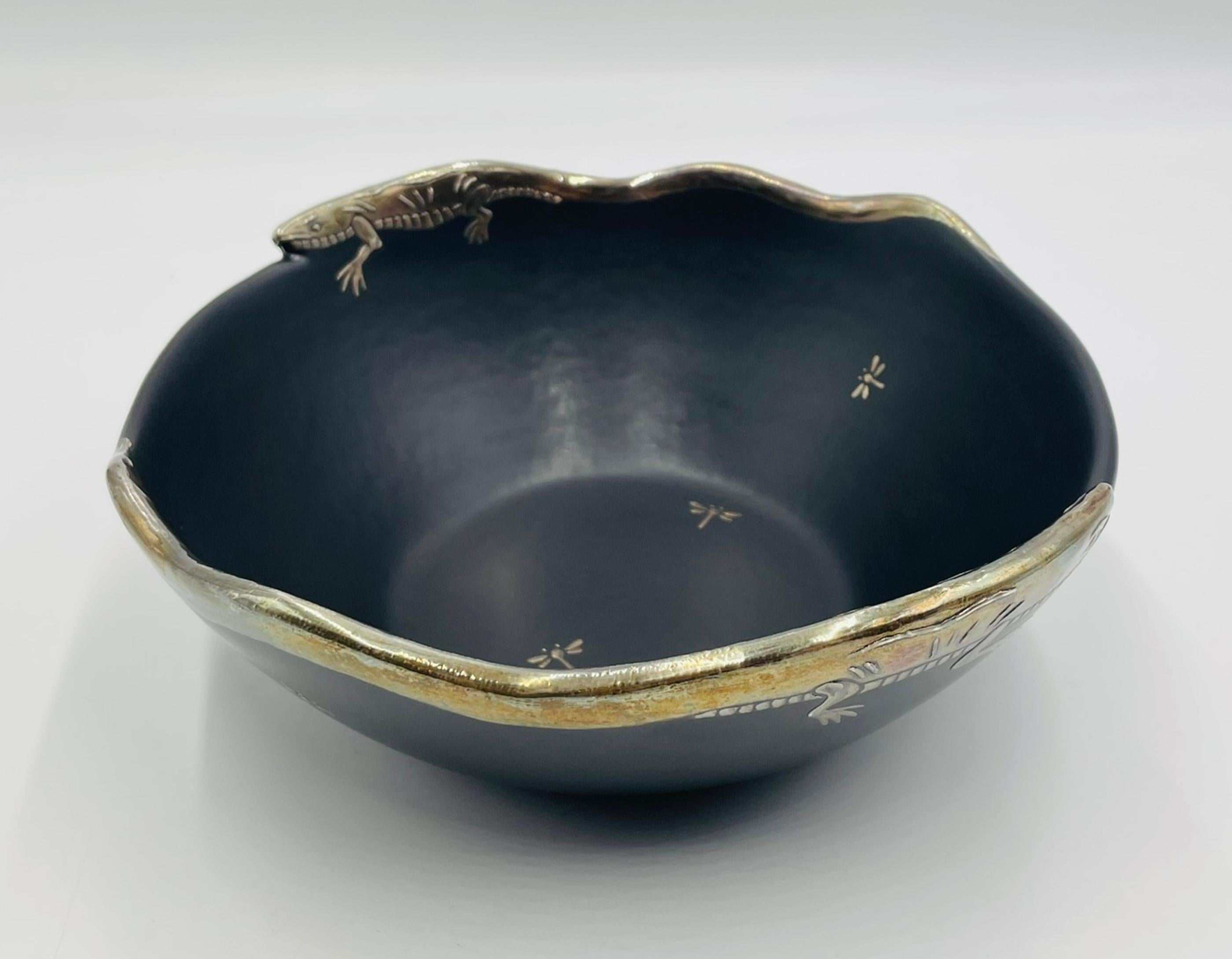 Messicano Ciotola Iguana in porcellana e argento puro di Emilia Castillo, Taxco, 2009 in vendita