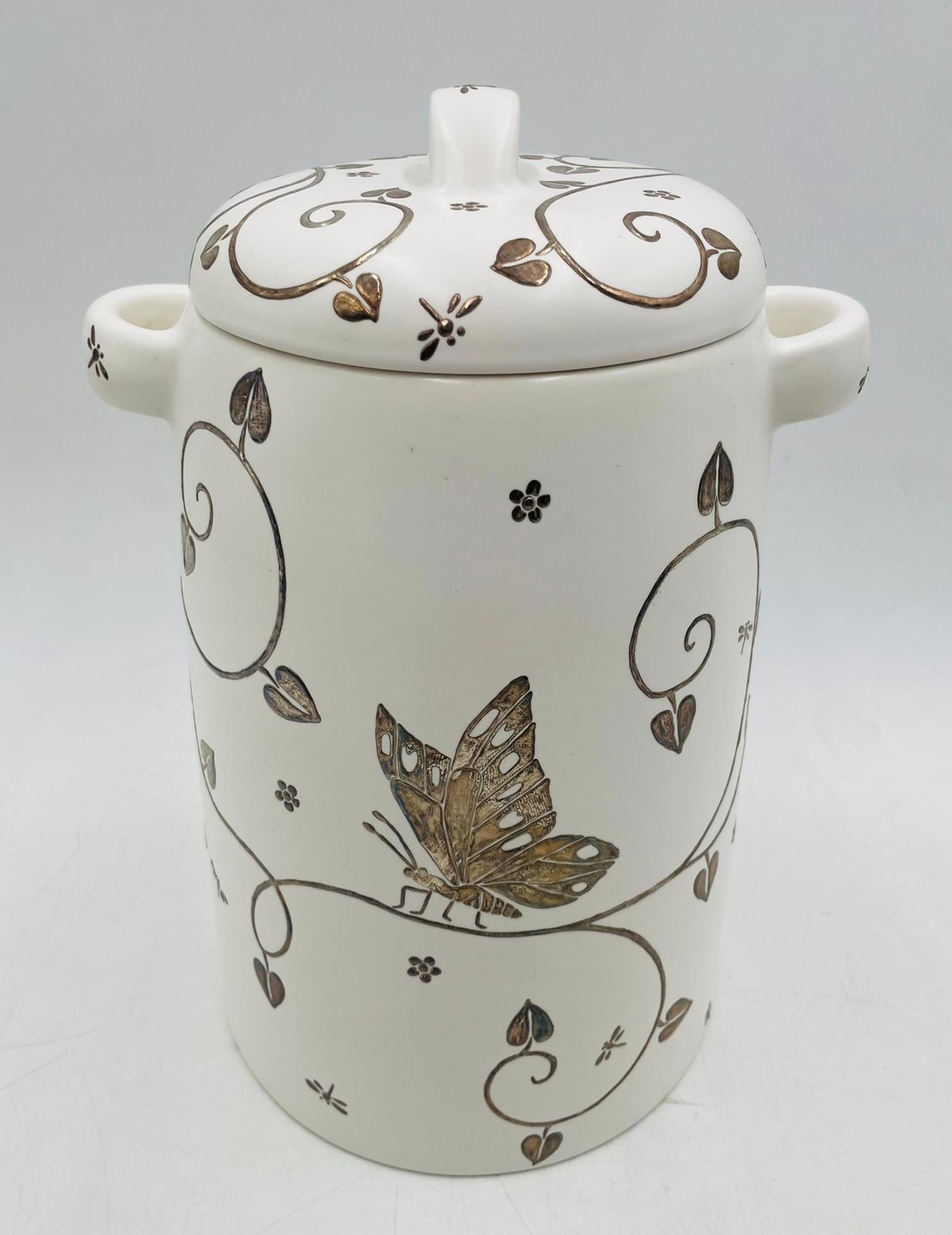 Fatto a mano Barattolo con coperchio a farfalla in porcellana e argento di Emilia Castillo, Taxco Mexico in vendita