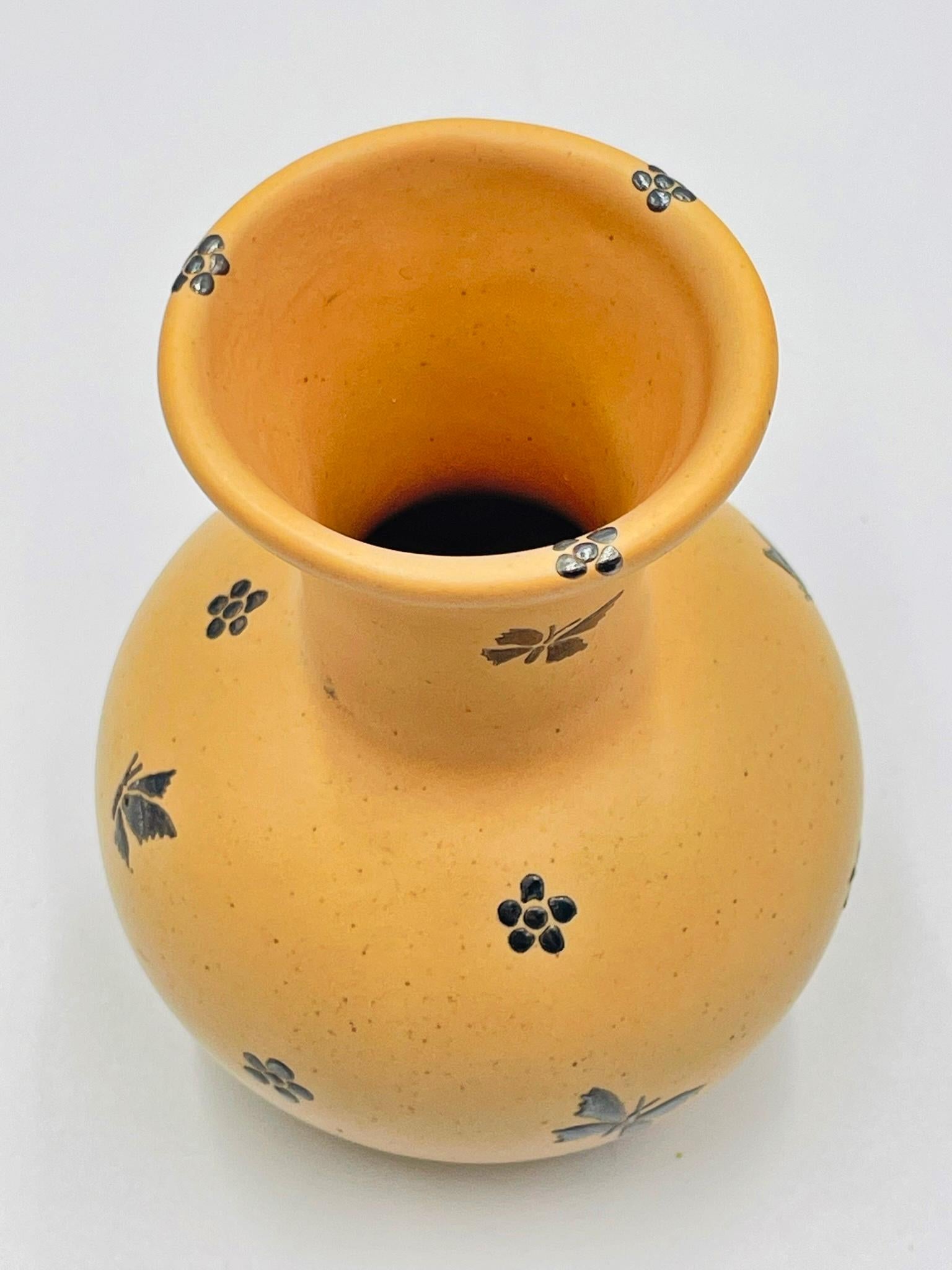 Emilia Castillo Vaso a farfalla in porcellana e argento, Messico 1998 In condizioni buone in vendita a Los Angeles, CA