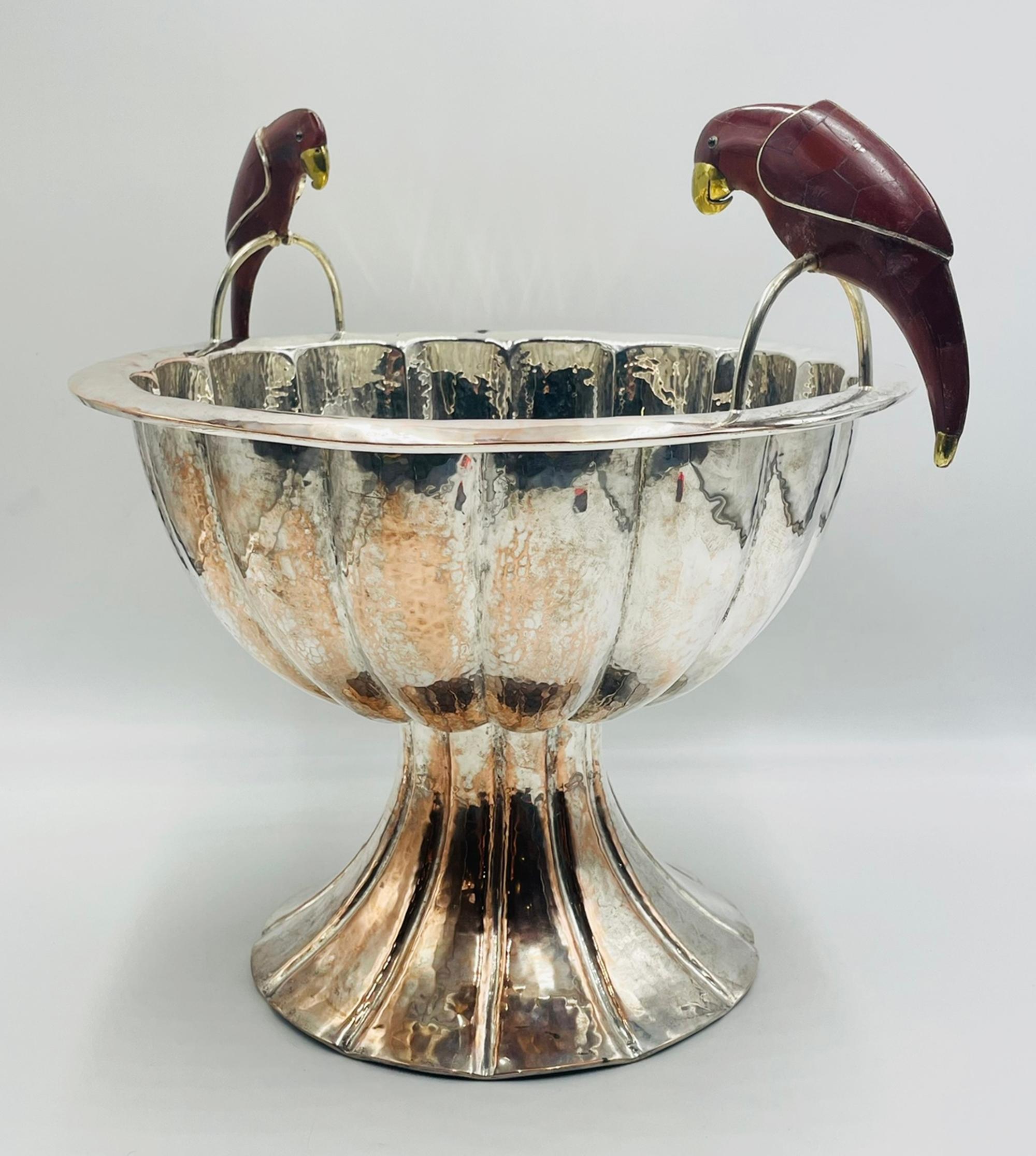 Emilia Castillo Skulpturale Schale mit Papagei aus Jaspis und Silberblech, Mexiko (Moderne) im Angebot