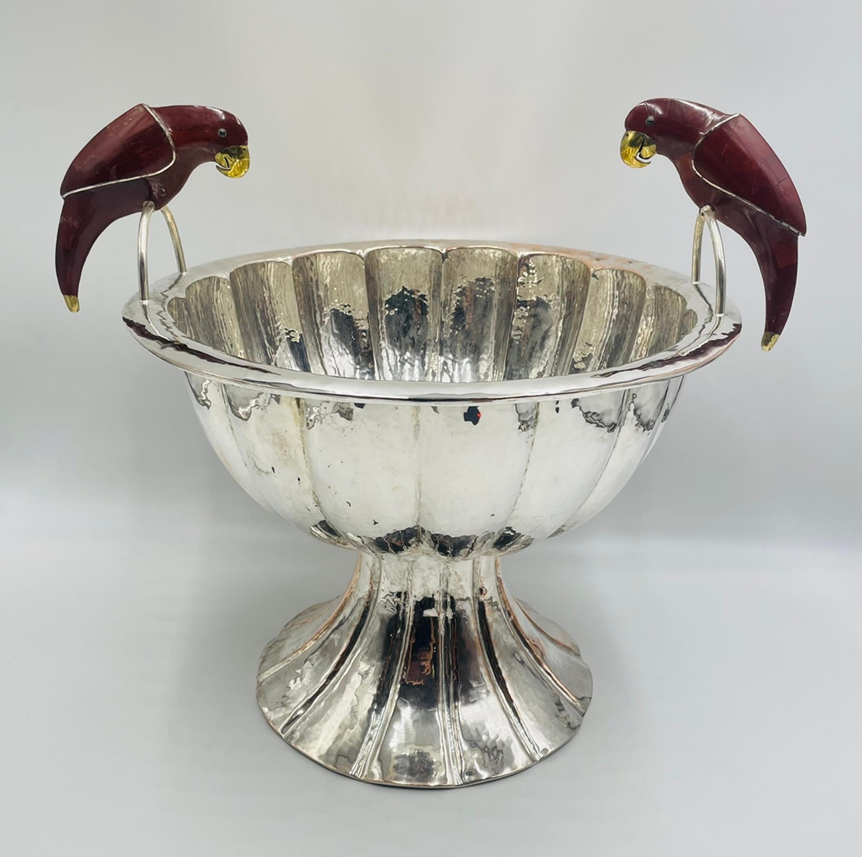 Emilia Castillo Skulpturale Schale mit Papagei aus Jaspis und Silberblech, Mexiko (Mexikanisch) im Angebot