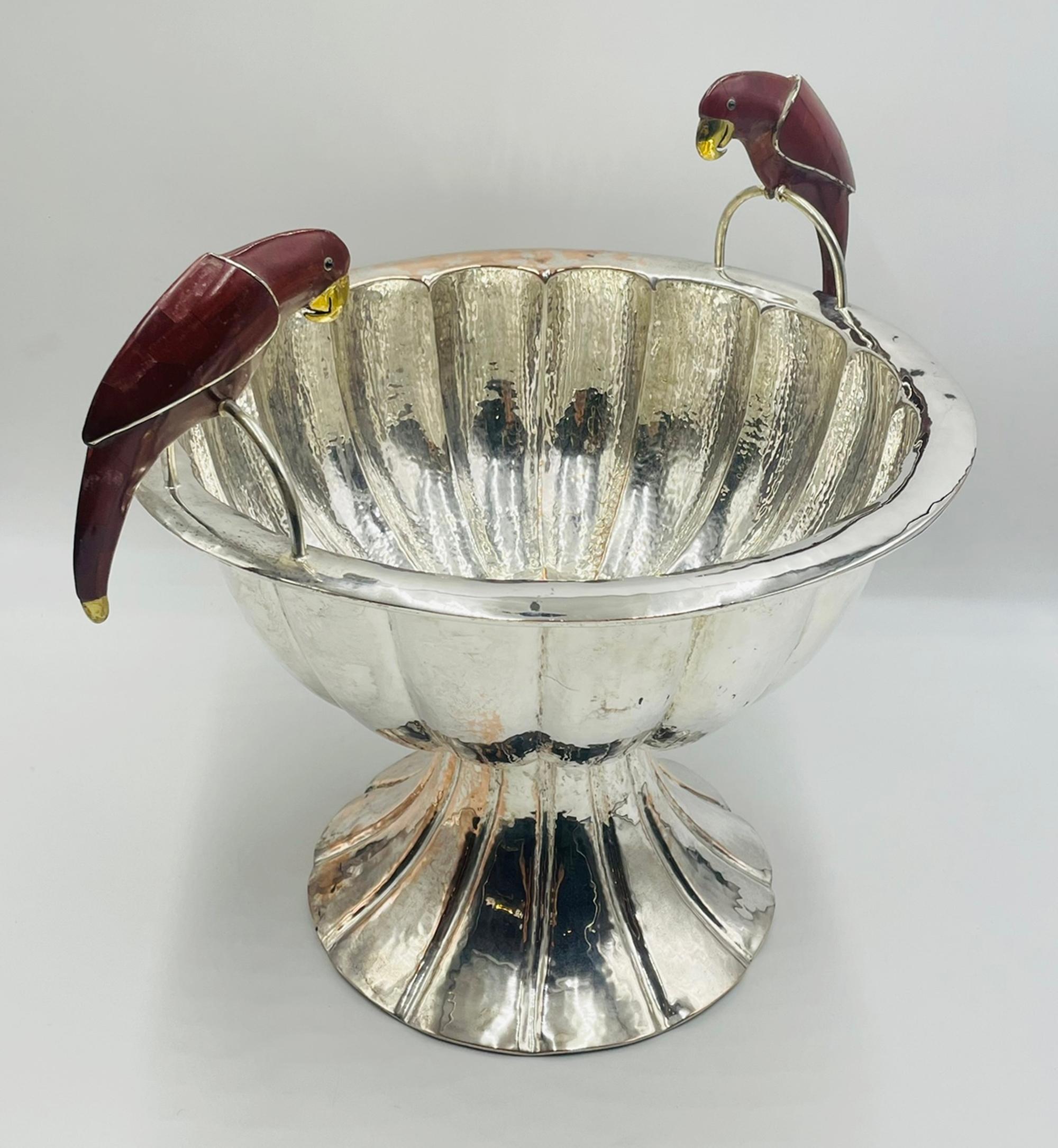 Emilia Castillo Skulpturale Schale mit Papagei aus Jaspis und Silberblech, Mexiko (Versilberung) im Angebot