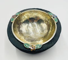 Ciotola d'argento di Emilia Castillo con base di roccia vulcanica e cucchiaio, Modernismo messicano