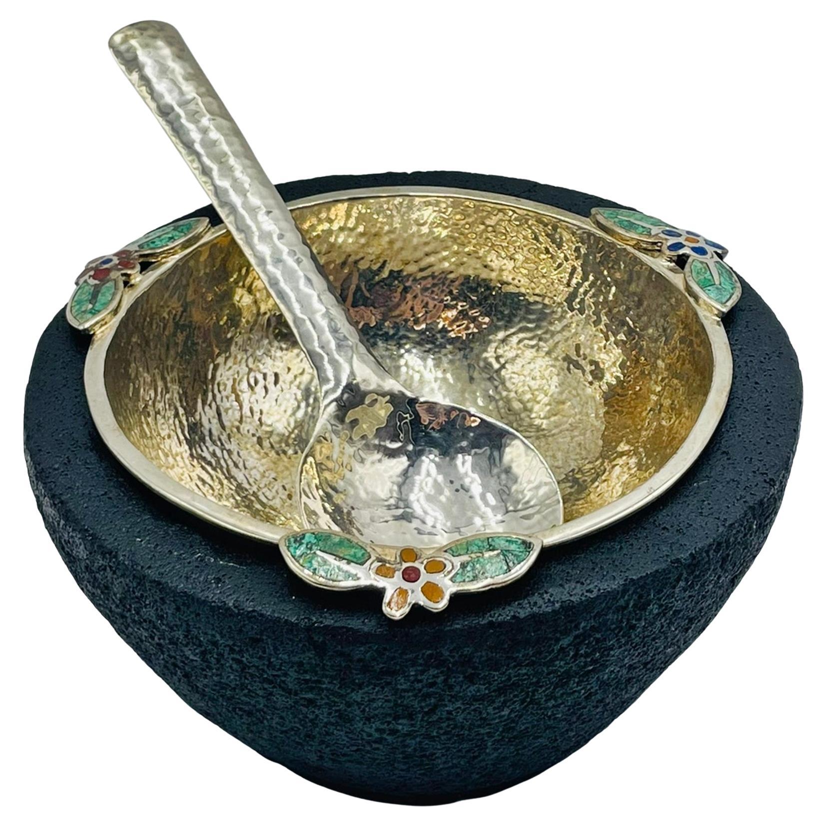 Ciotola d
argento di Emilia Castillo con base di roccia vulcanica e cucchiaio, Modernismo messicano