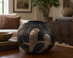 Emilia Castillo: Vase „Tropical Parrot“ mit Silberverzierung, Mexiko, 1997