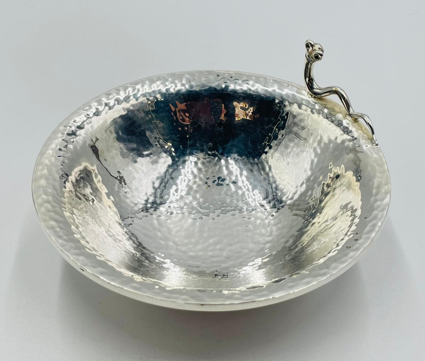 Emilia Castillo Versilbertes Schalen- und Tassenset mit skulpturalen Schneckengriffen im Angebot 3