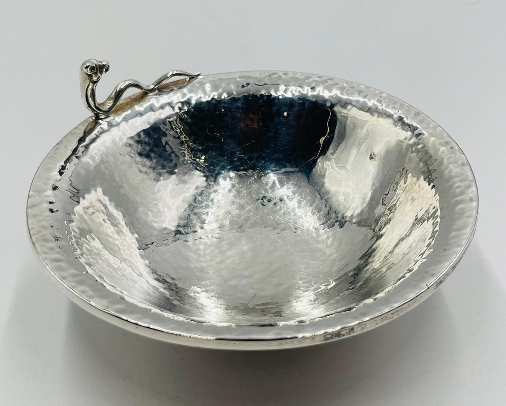 Emilia Castillo Versilbertes Schalen- und Tassenset mit skulpturalen Schneckengriffen im Angebot 4