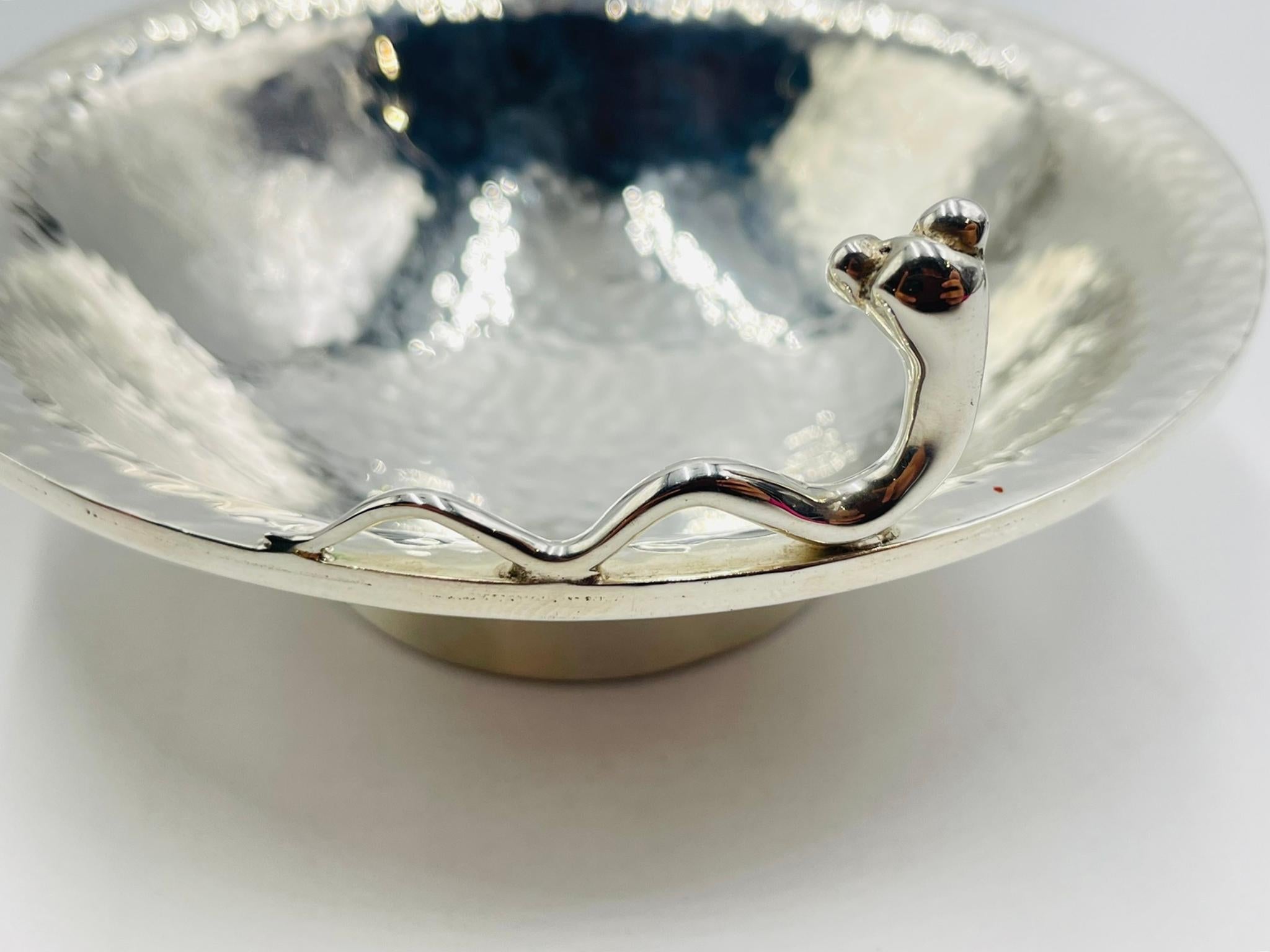 Emilia Castillo Versilbertes Schalen- und Tassenset mit skulpturalen Schneckengriffen im Angebot 5