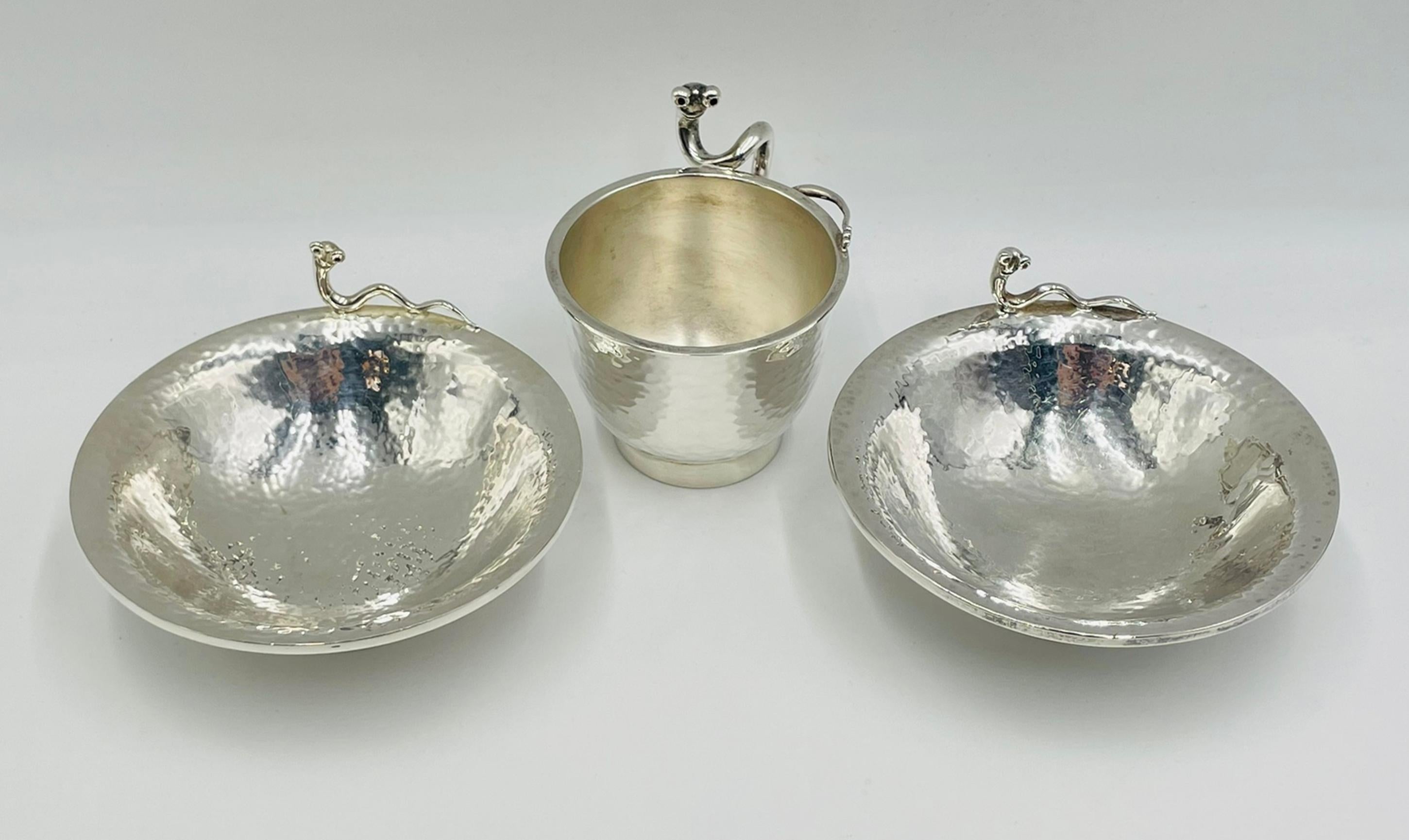 Emilia Castillo Versilbertes Schalen- und Tassenset mit skulpturalen Schneckengriffen (Mexikanisch) im Angebot