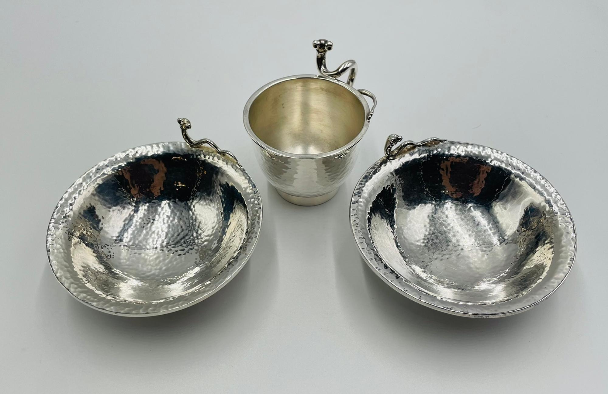 Emilia Castillo Versilbertes Schalen- und Tassenset mit skulpturalen Schneckengriffen im Zustand „Gut“ im Angebot in Los Angeles, CA