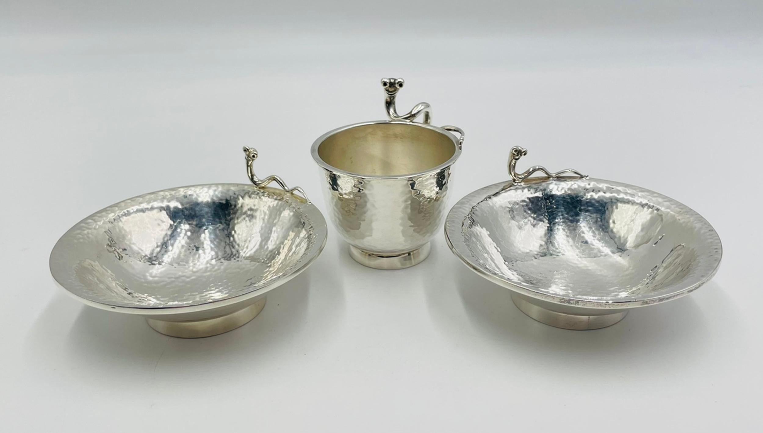 Emilia Castillo Versilbertes Schalen- und Tassenset mit skulpturalen Schneckengriffen im Angebot 1