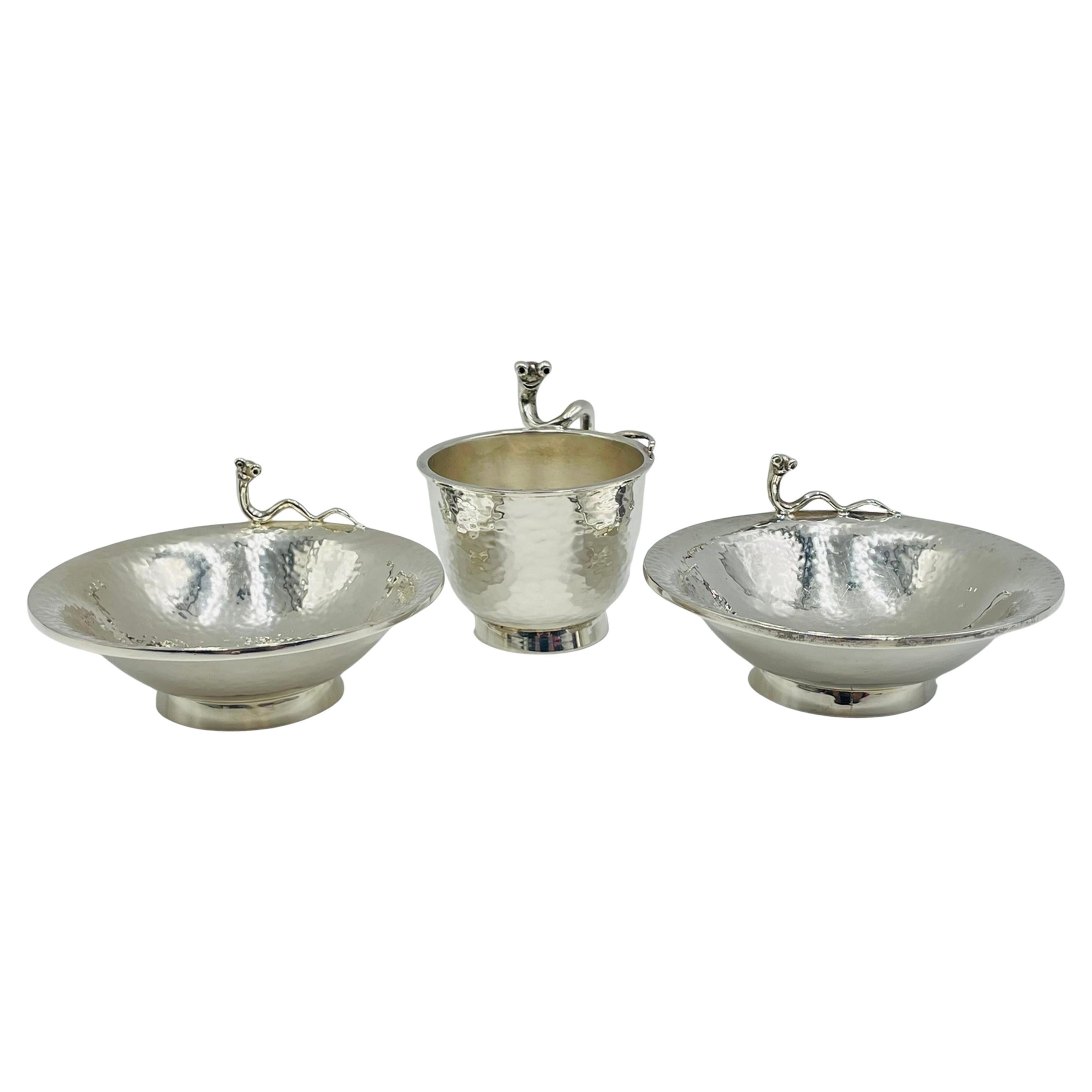 Emilia Castillo Versilbertes Schalen- und Tassenset mit skulpturalen Schneckengriffen im Angebot
