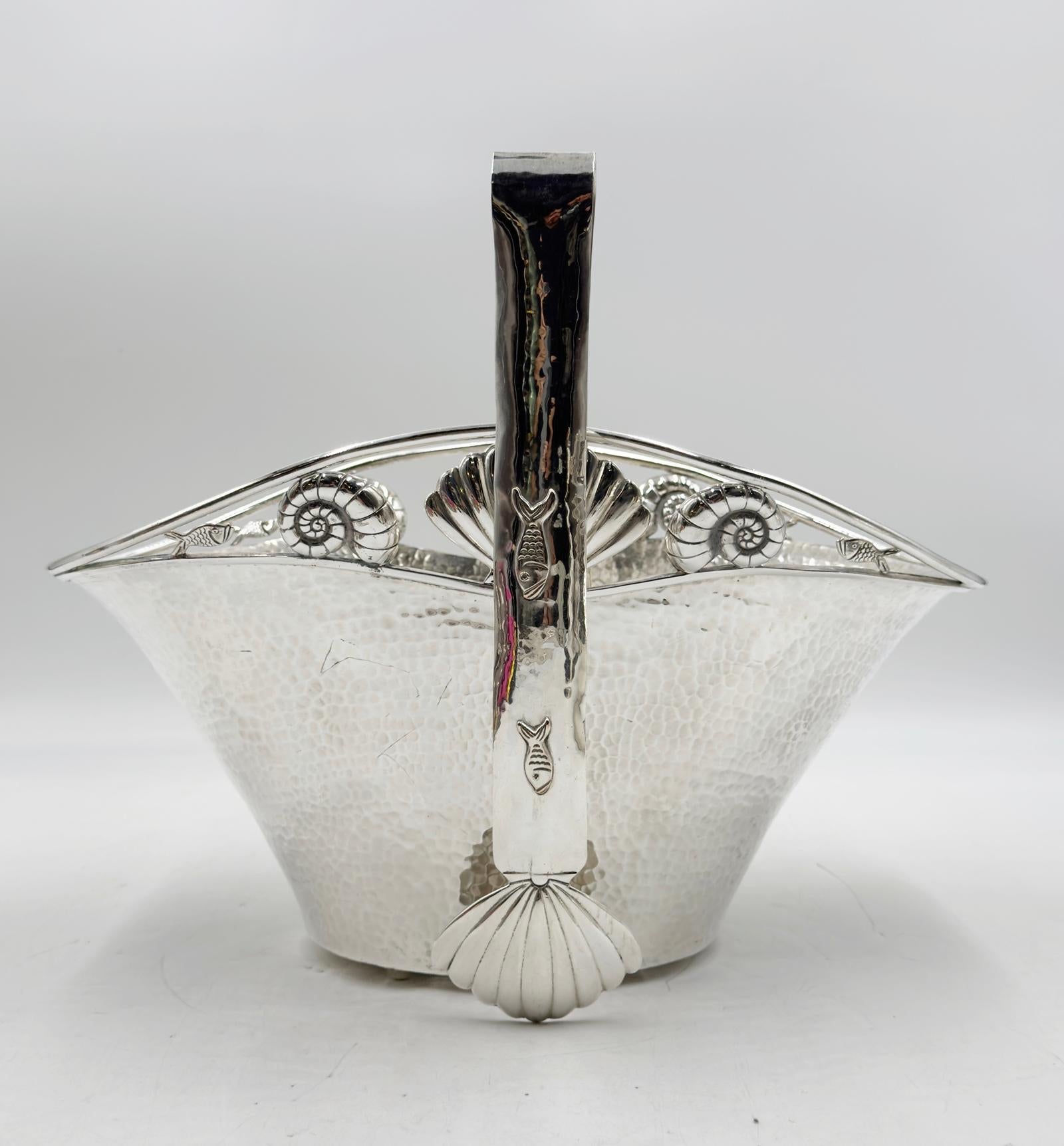 Seau à glace et pince en métal argenté avec motif de coquillage, Mexique, Emilia Castillo Bon état - En vente à Los Angeles, CA