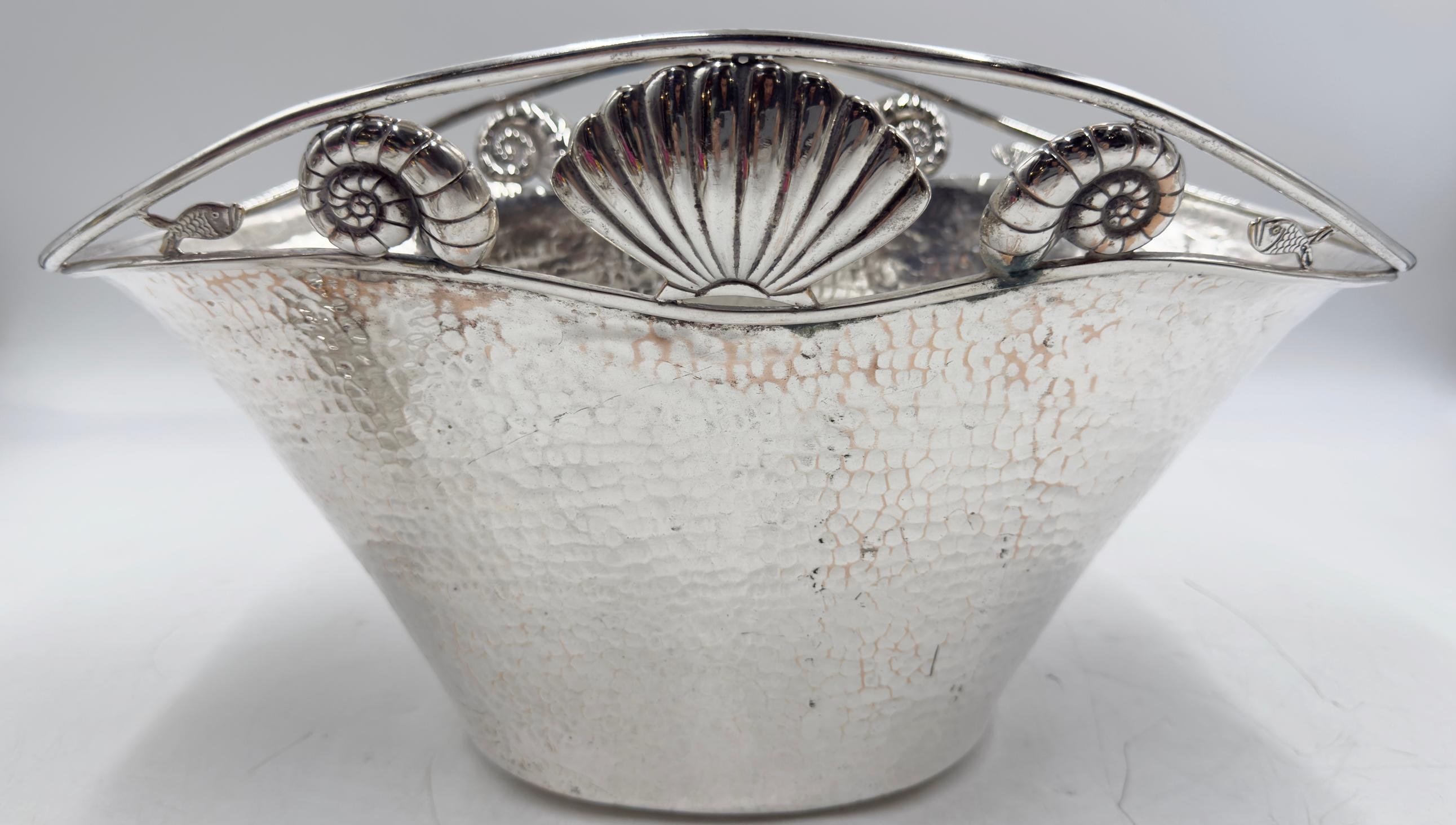 Plaqué argent Seau à glace et pince en métal argenté avec motif de coquillage, Mexique, Emilia Castillo en vente