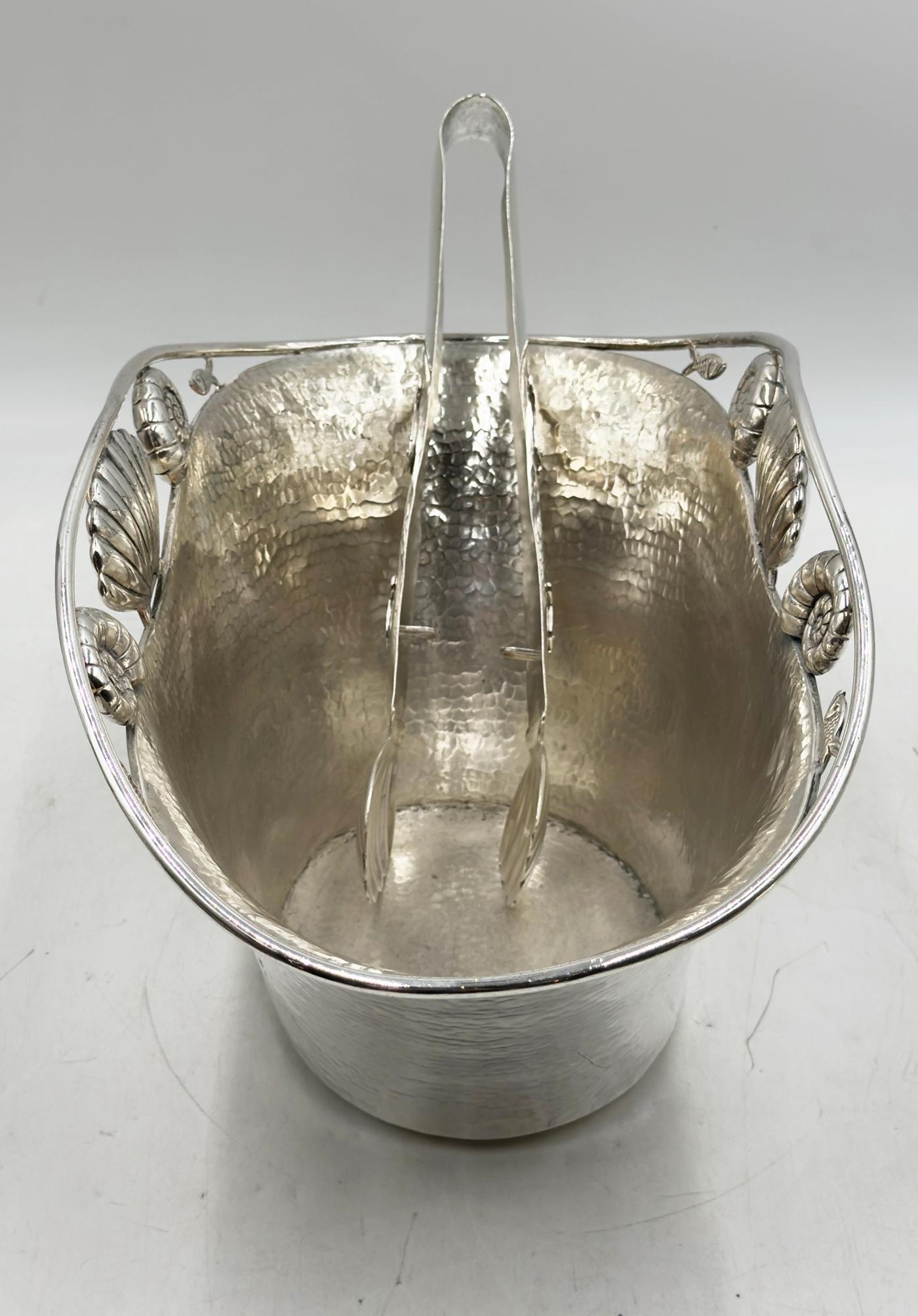 Seau à glace et pince en métal argenté avec motif de coquillage, Mexique, Emilia Castillo en vente 1