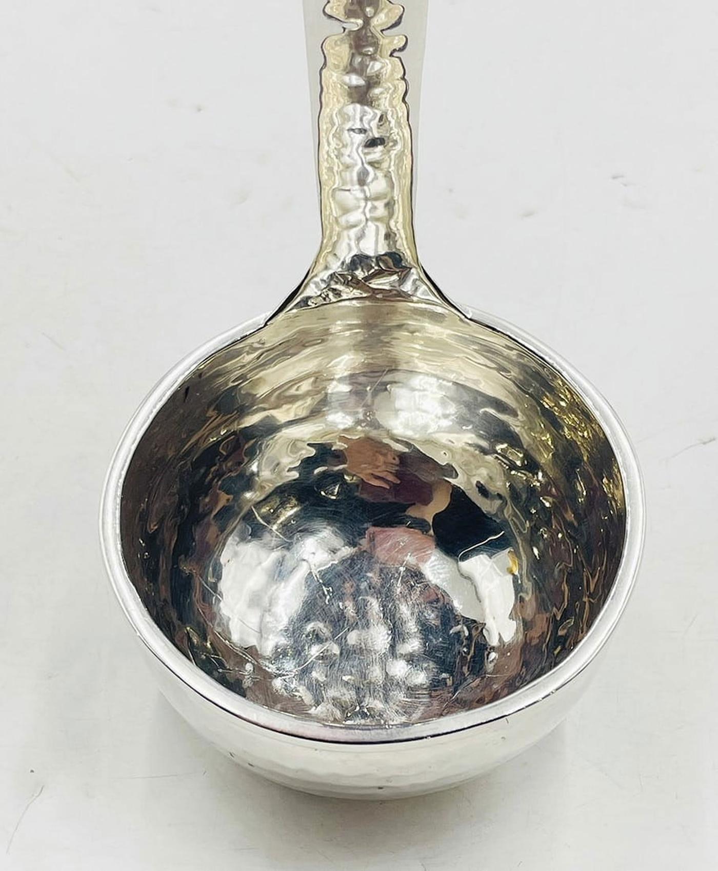 Emilia Castillo Mestolo placcato in argento con pappagallo di malachite, Modernismo messicano in vendita 5