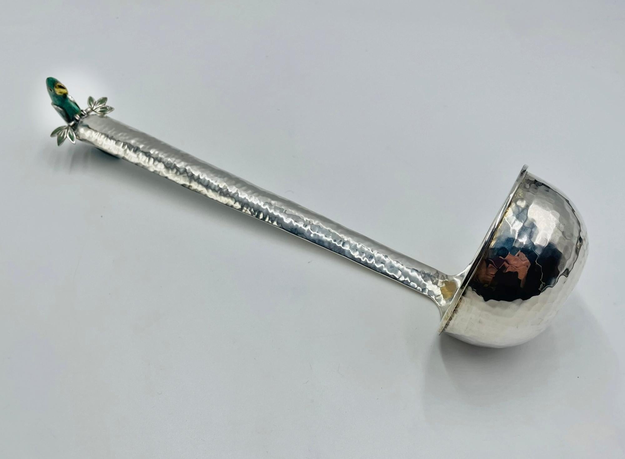 Emilia Castillo Mestolo placcato in argento con pappagallo di malachite, Modernismo messicano in vendita 12