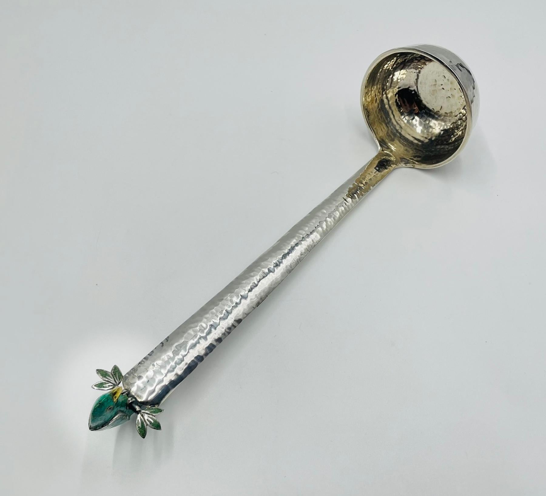 Emilia Castillo Mestolo placcato in argento con pappagallo di malachite, Modernismo messicano in vendita 13
