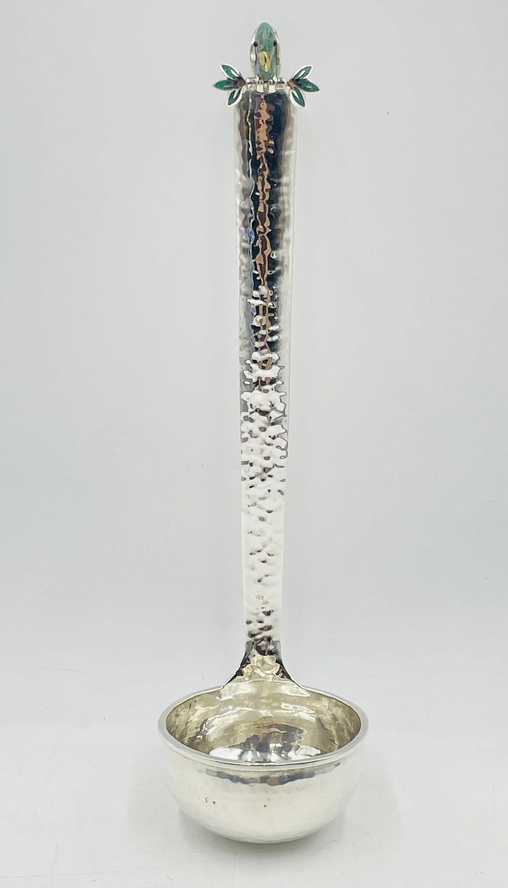 Moderno Emilia Castillo Mestolo placcato in argento con pappagallo di malachite, Modernismo messicano in vendita