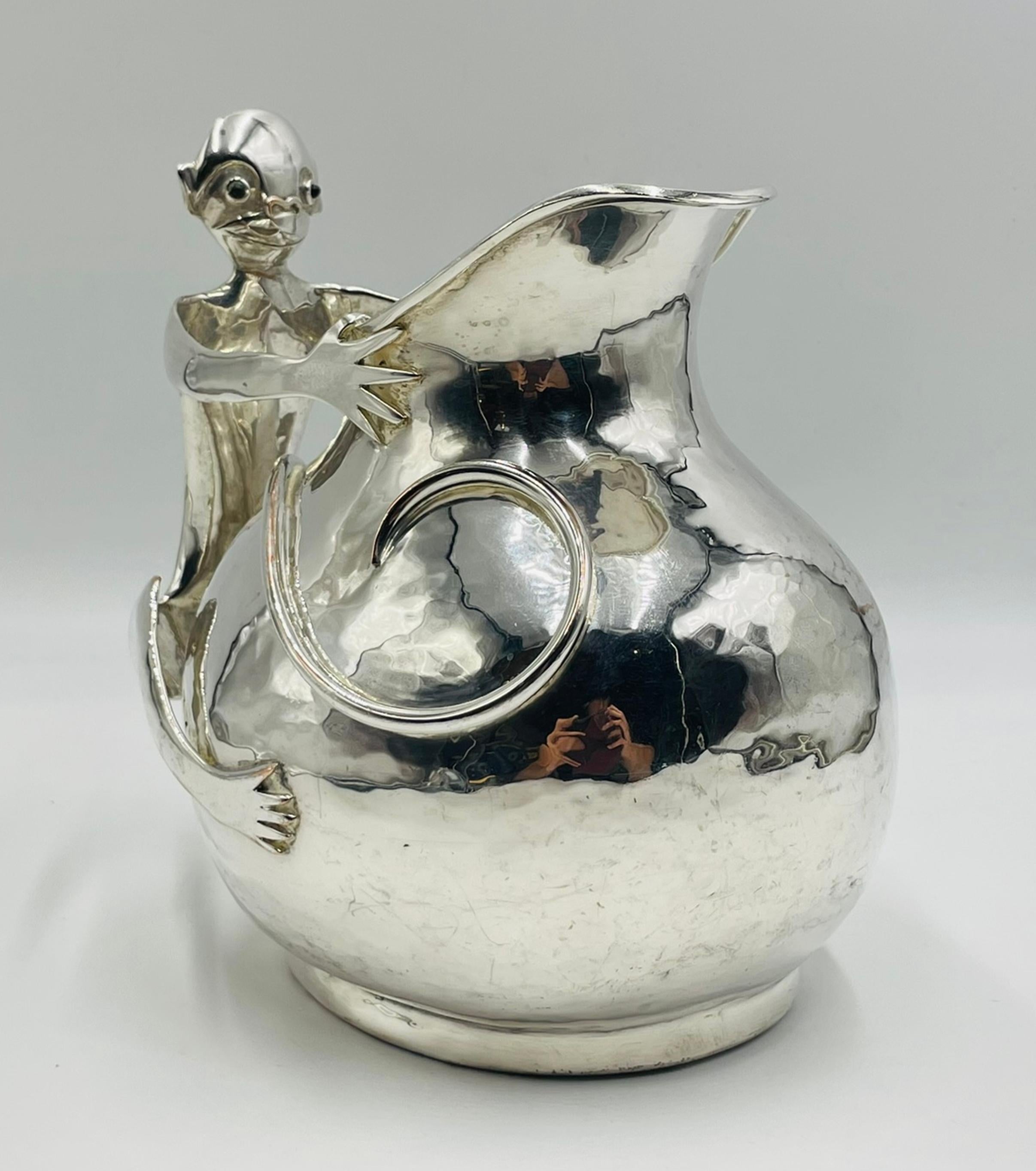 Fatto a mano Brocca a forma di scimmia placcata in argento di Emilia Castillo, Modernismo messicano in vendita