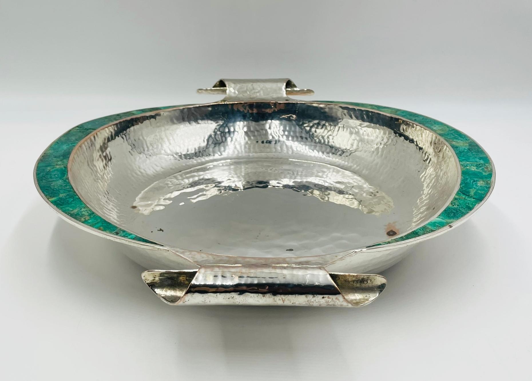 Fine XX secolo Ciotola di Emilia Castillo placcata in argento con intarsio di malachite, design messicano in vendita