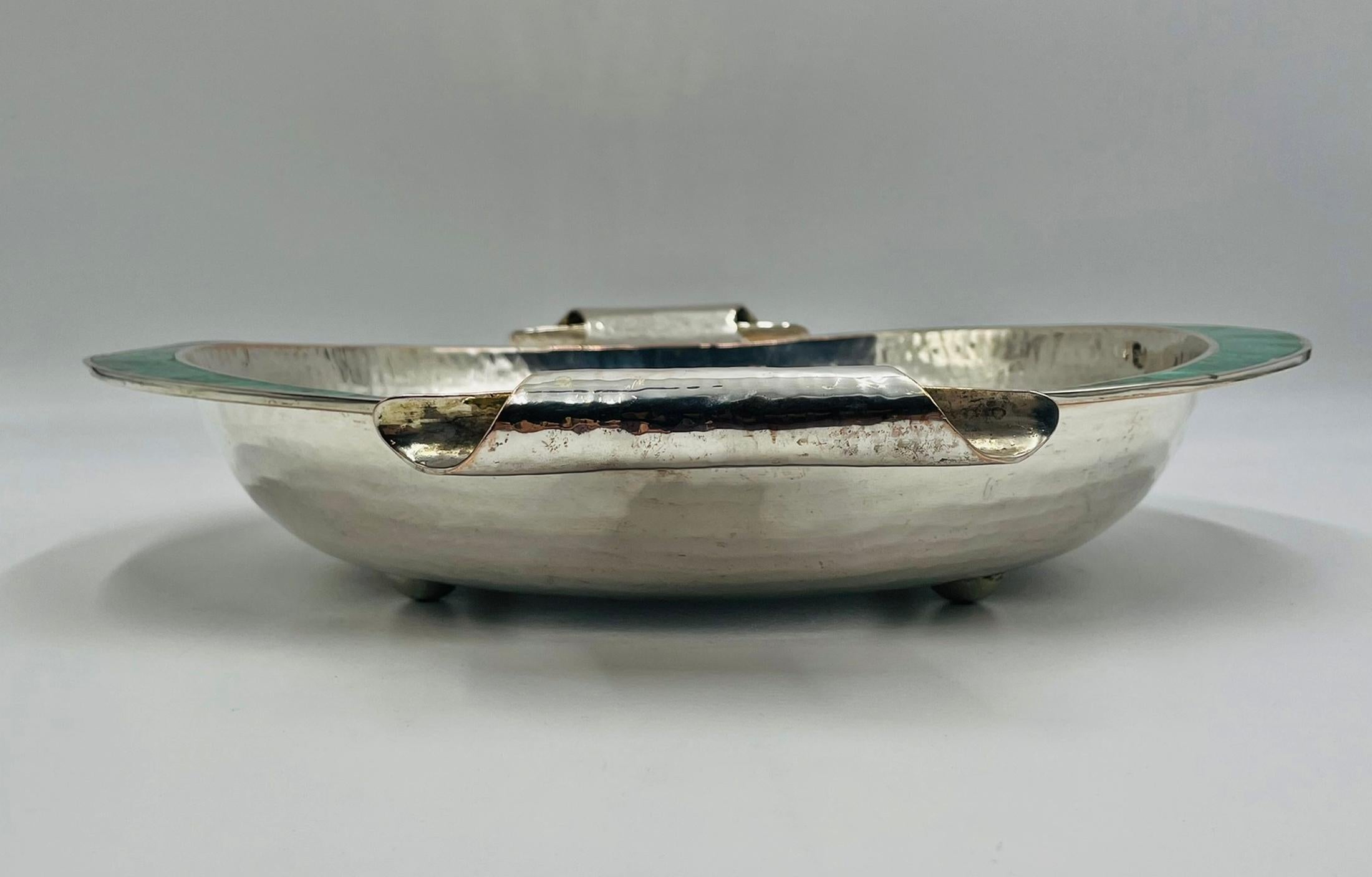 Placcato argento Ciotola di Emilia Castillo placcata in argento con intarsio di malachite, design messicano in vendita