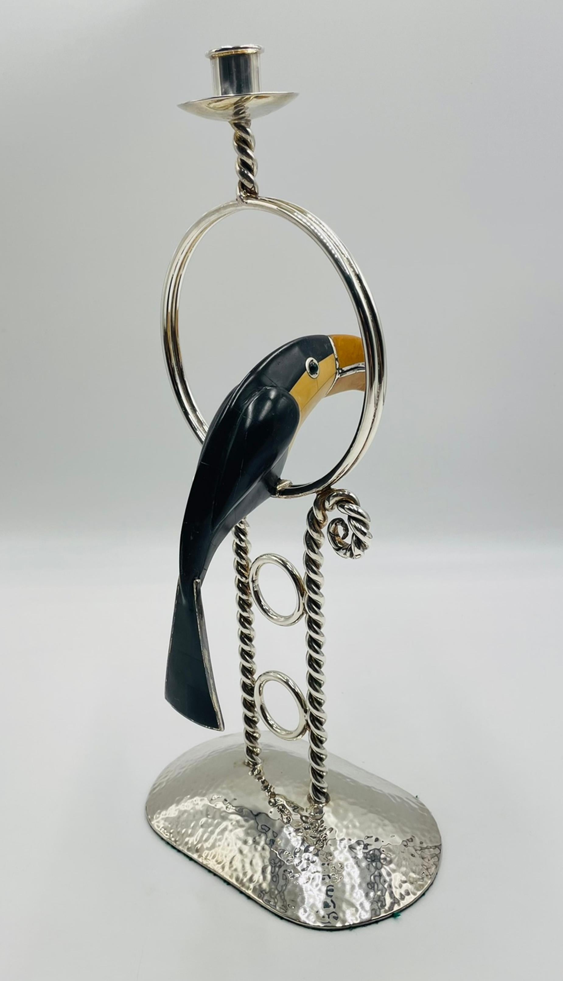 Fatto a mano Emilia Castillo Candeliere a forma di tucano placcato in argento con intarsi in onice, Taxco Mexico in vendita