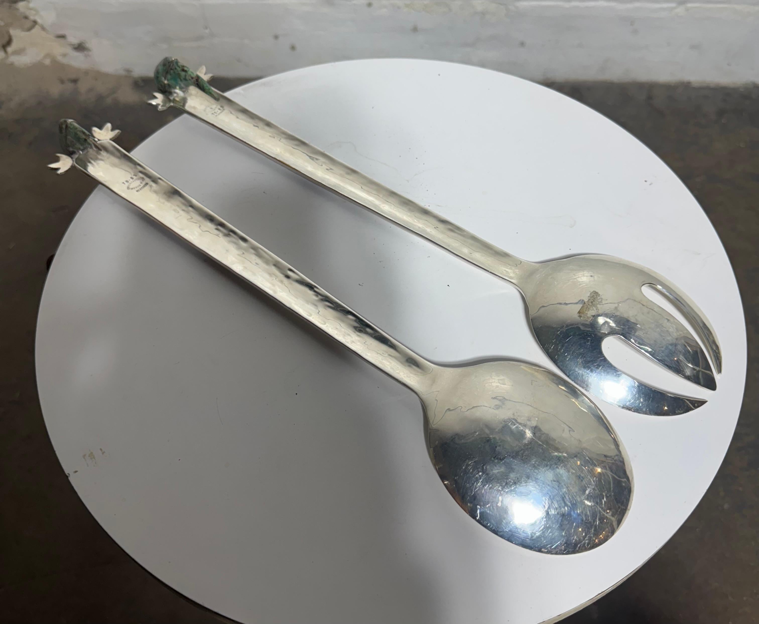 Mid-Century moderno Cucchiai da insalata in argento di Emilia Castillo con pappagalli di malachite / Messico in vendita