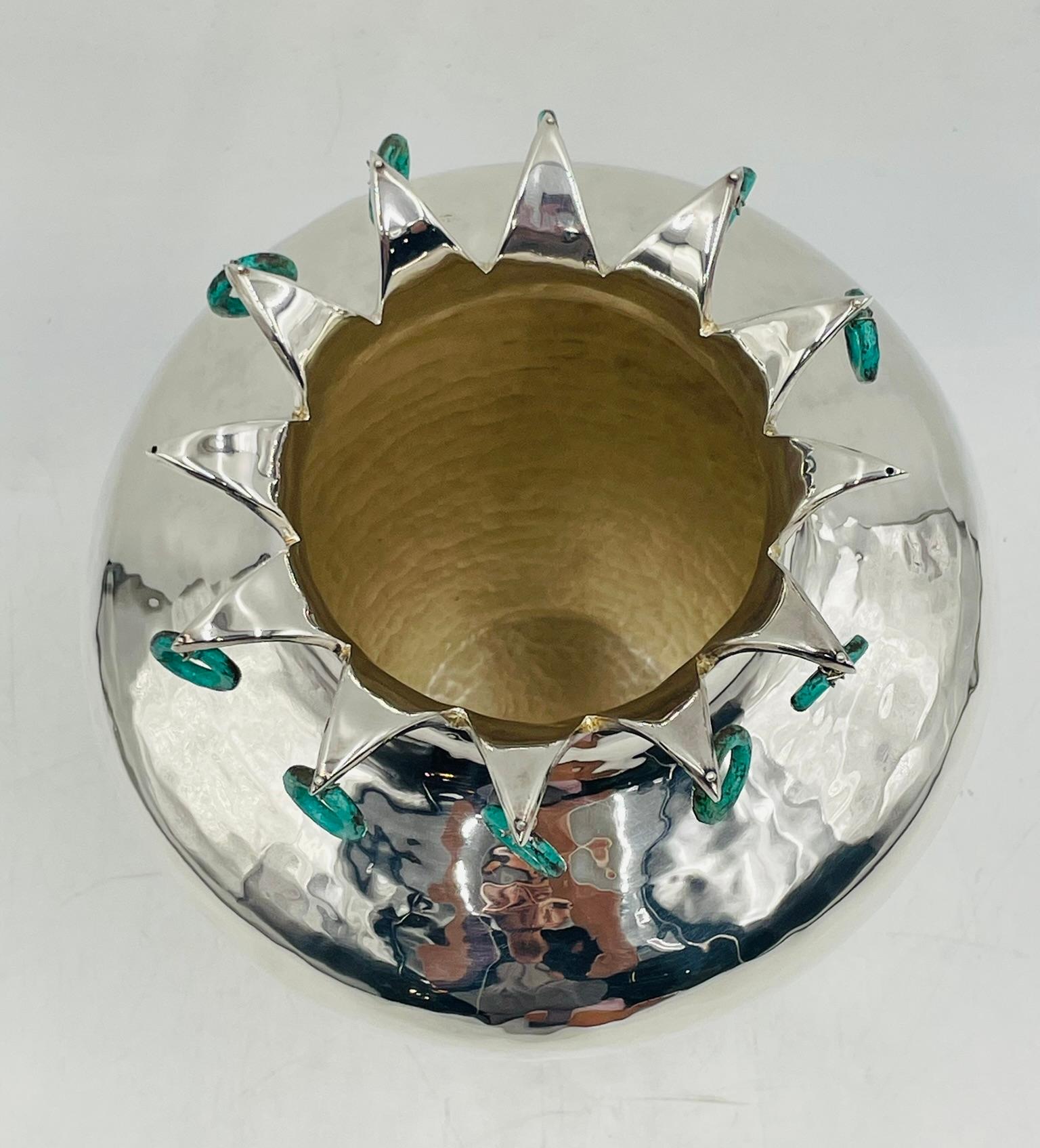 Fino al XVIII secolo Vaso d'argento di Emilia Castillo con accenti di pietra, firmato, Taxco Mexico in vendita