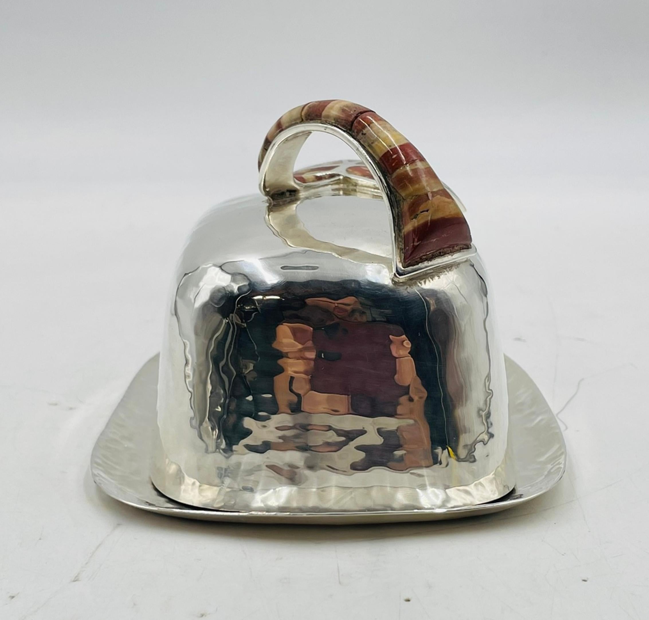 Beurrier couvert à incrustation de jaspe 