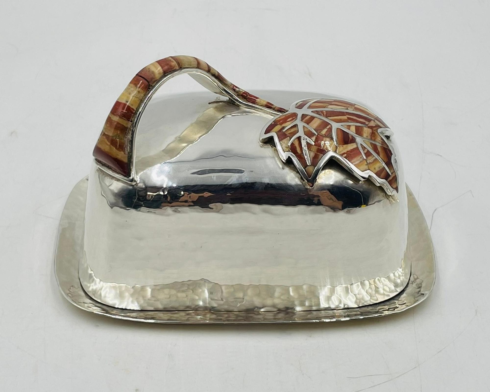 Beurrier couvert à incrustation de jaspe 