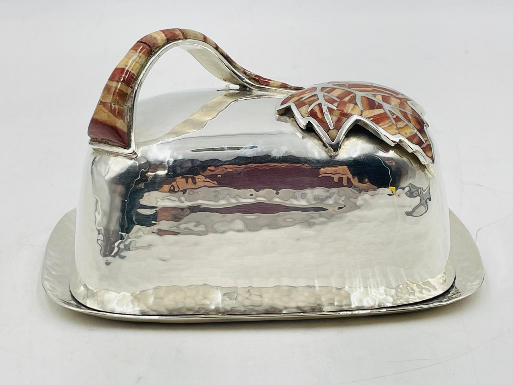 Beurrier couvert à incrustation de jaspe 