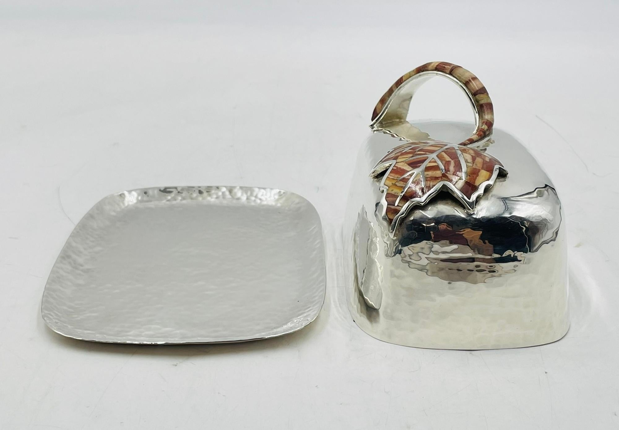 Beurrier couvert à incrustation de jaspe 