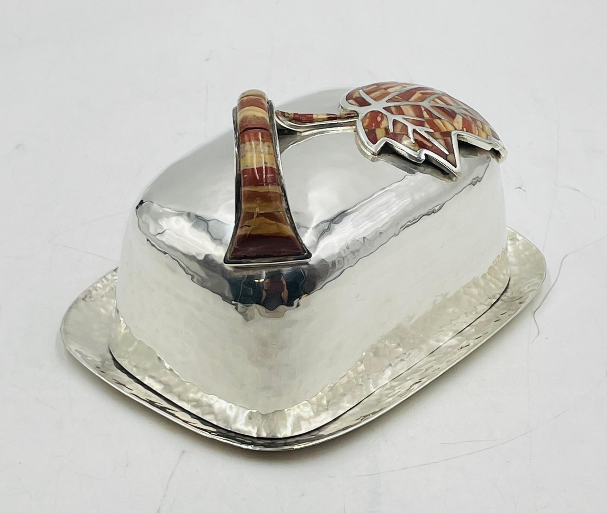 Beurrier couvert à incrustation de jaspe 