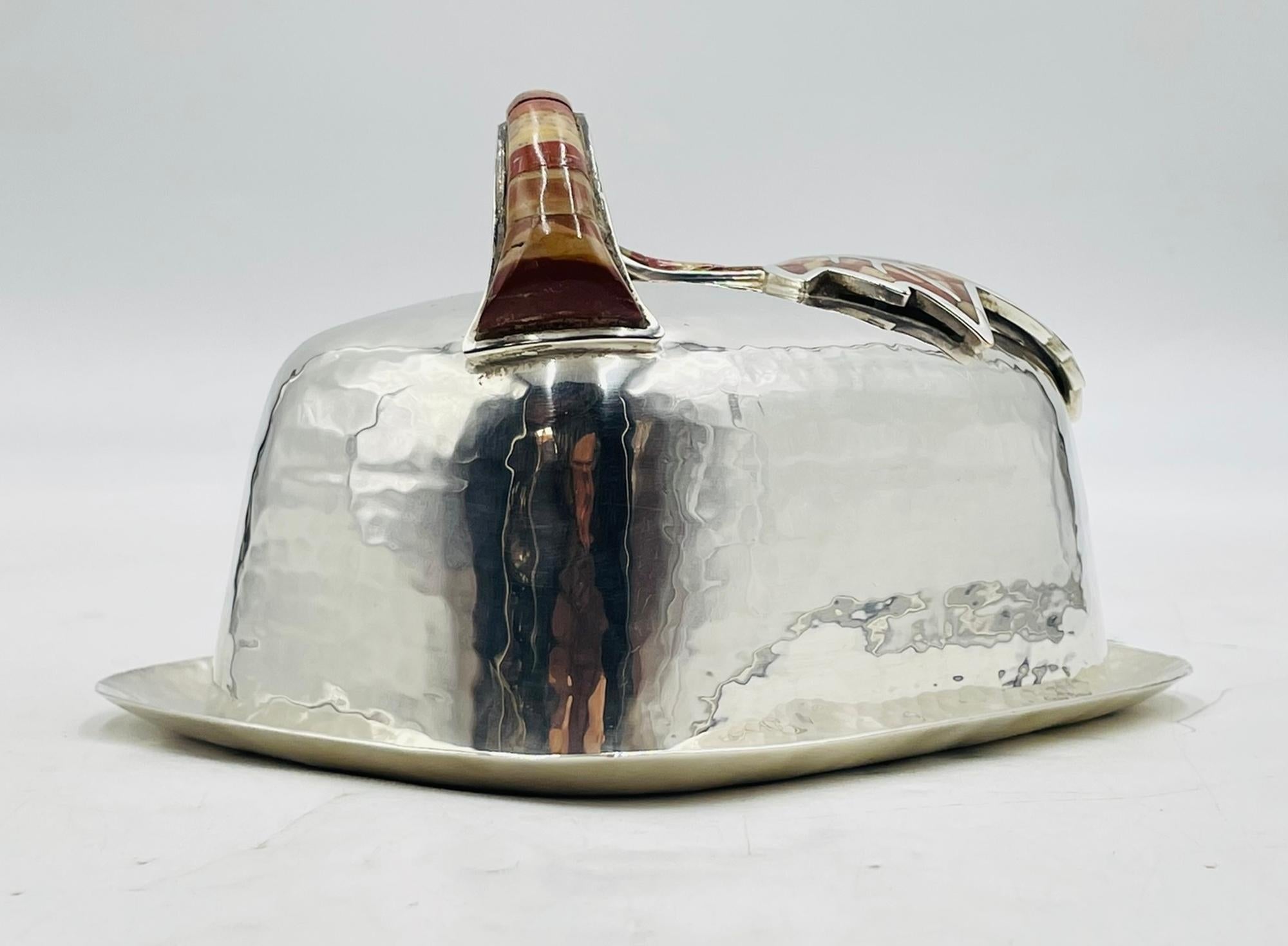 Fin du 20e siècle Beurrier couvert à incrustation de jaspe 