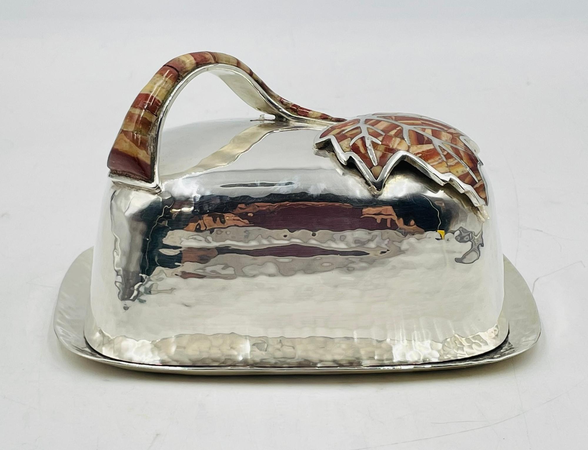 Plaqué argent Beurrier couvert à incrustation de jaspe 