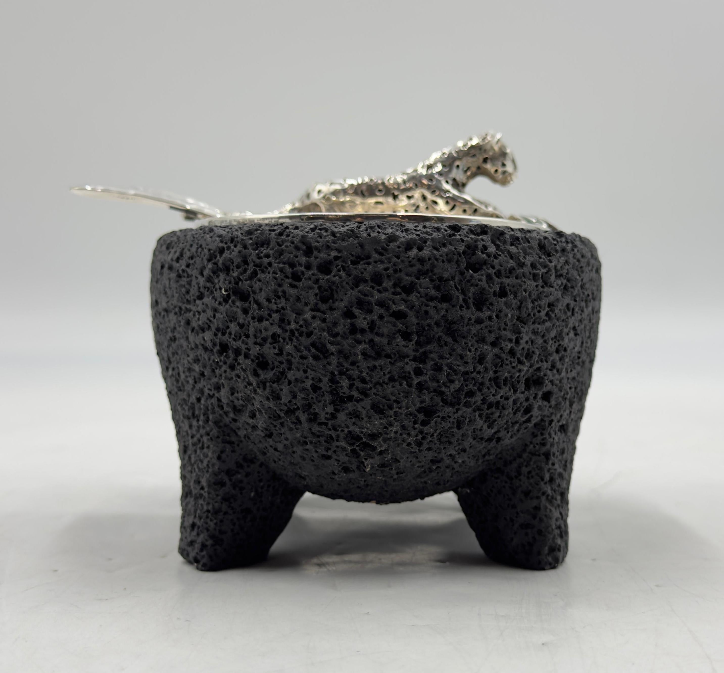 Molcajete di Emilia Castillo in argento con giaguaro e cucchiai abbinati, Messico In condizioni buone in vendita a Los Angeles, CA