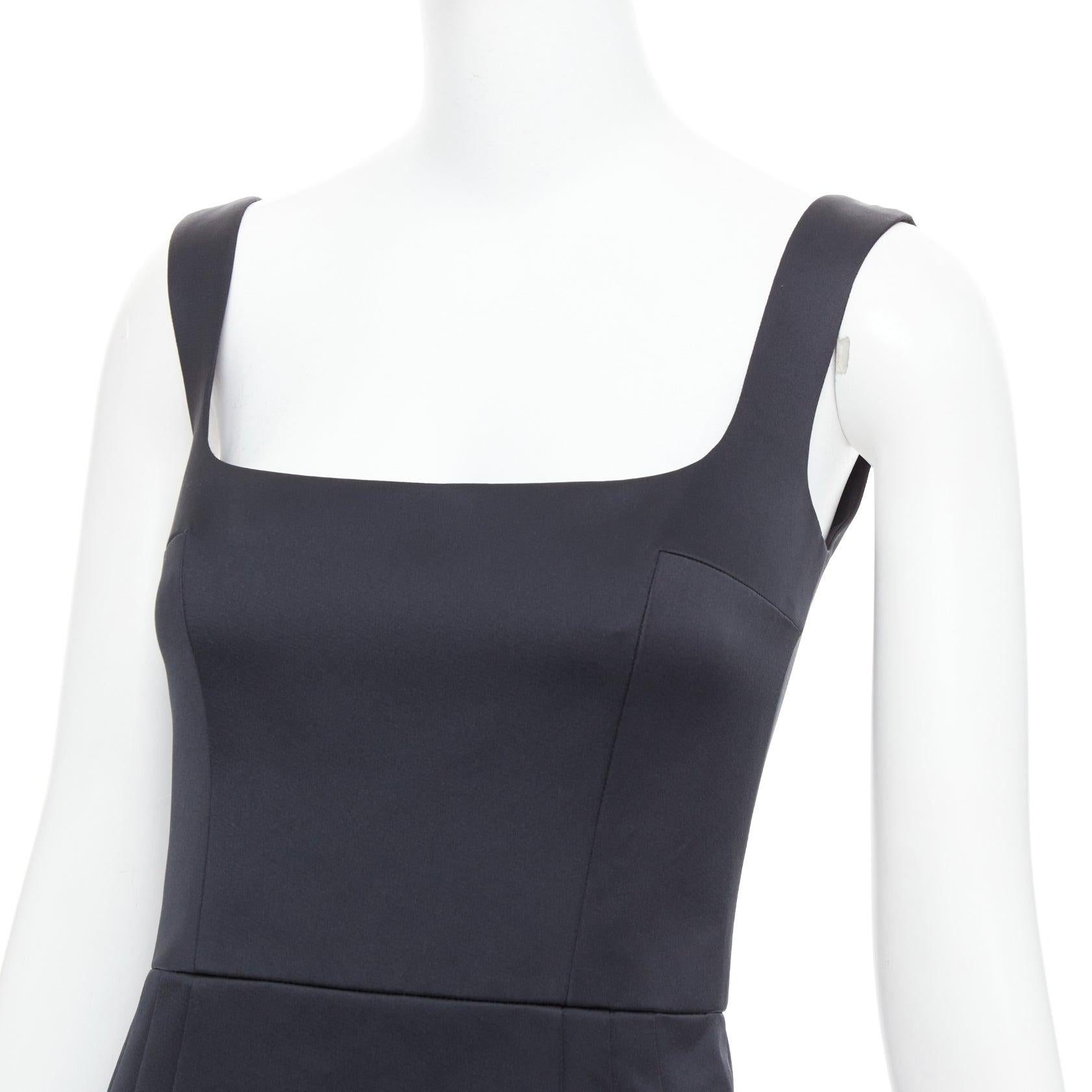 EMILIA WICKSTEAD 2021 Salma black duchess satin structured hip dress UK6 S
Reference: LNKO/A02505
Brand: Emilia Wickstead
Model: Salma
Collection: FW 2021
Material: Polyester
Color: Black
Pattern: Solid
Closure: Zip
Lining: Black Polyester
Extra