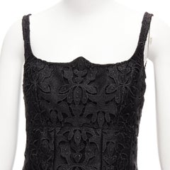 Emilia Wickstead, abito svasato con scollo smerlato in pizzo floreale nero e paisley UK8 S