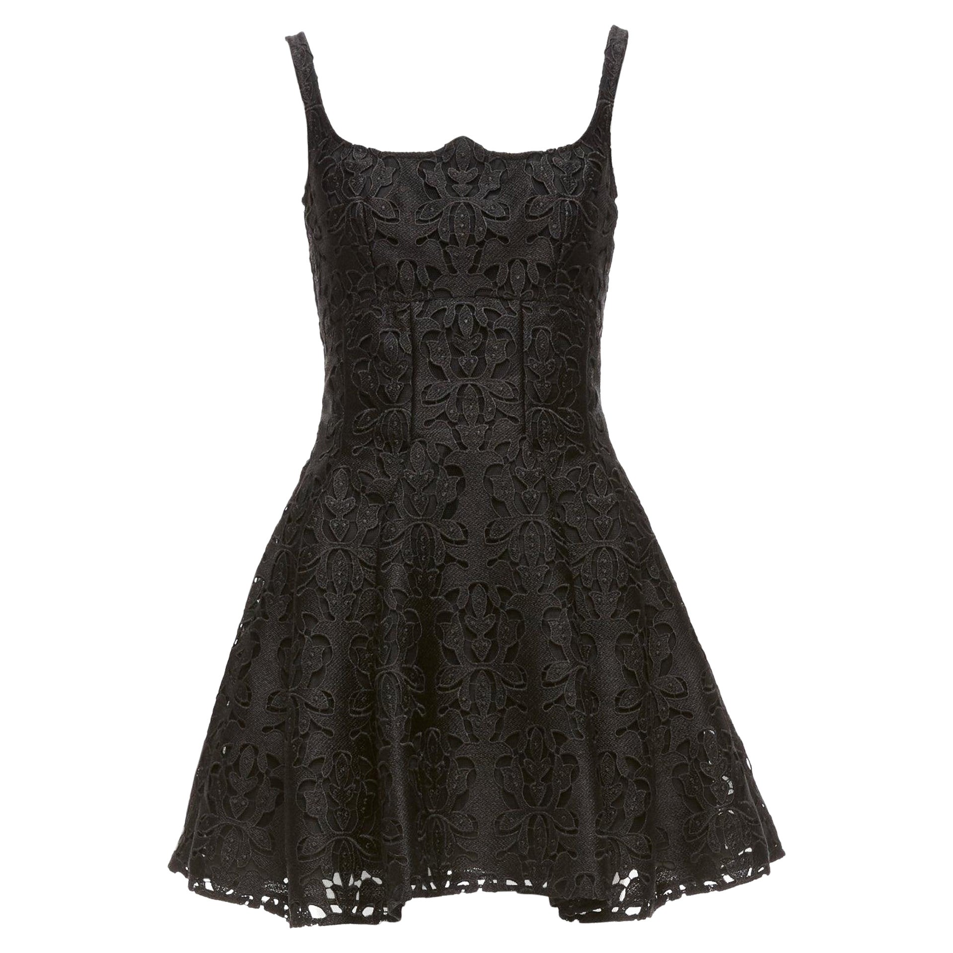 Emilia Wickstead, abito svasato con scollo smerlato in pizzo floreale nero e paisley UK8 S