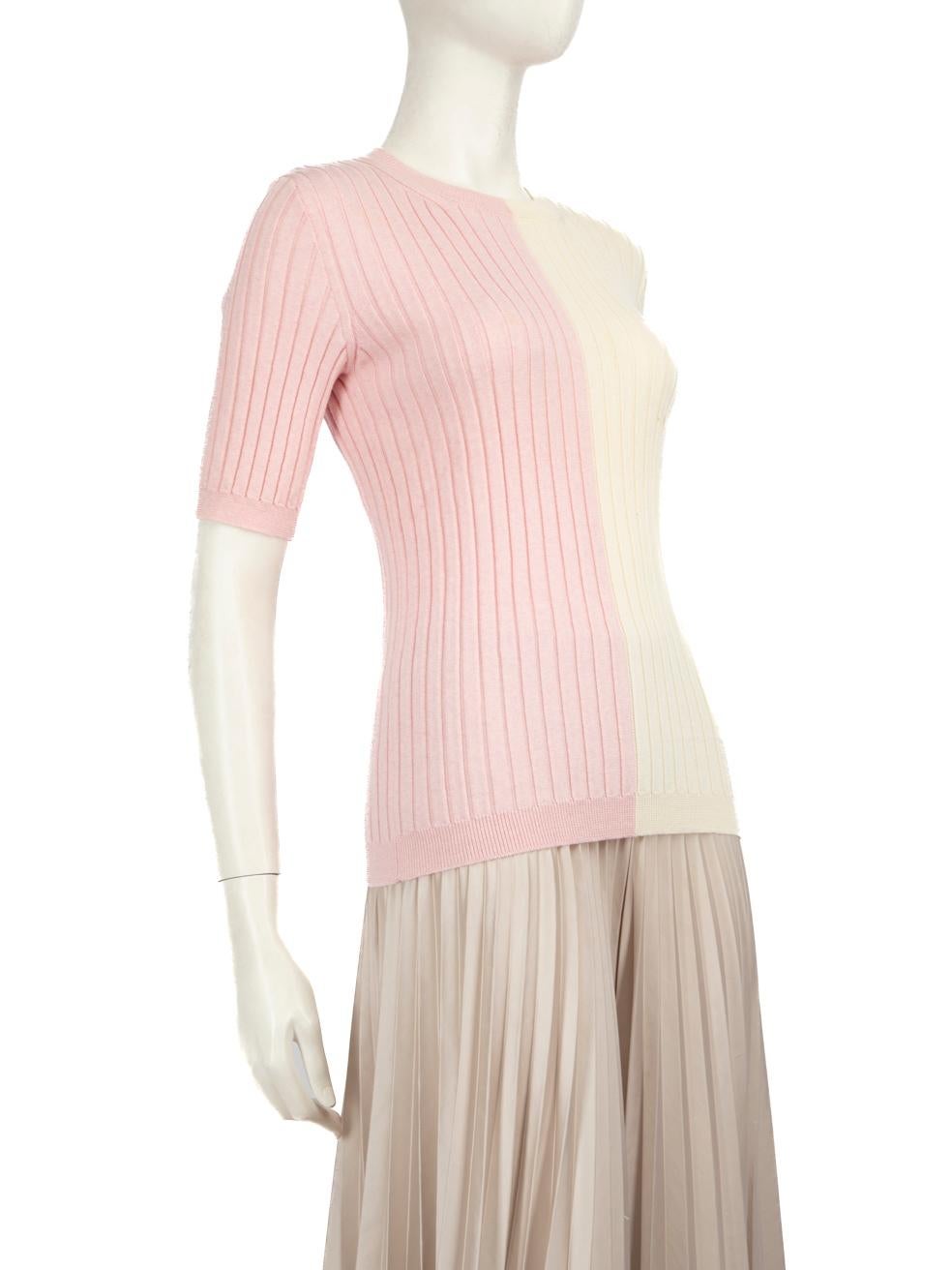 L'ÉTAT est bon. La partie supérieure présente une usure mineure. Il y a des marques sur le devant de cet article de revente d'occasion de la marque Emilia Wickstead.
 
 Détails
 
 
 Multicolore (rose et beige)
 
 Laine
 
 Top
 
 Manches courtes
 
