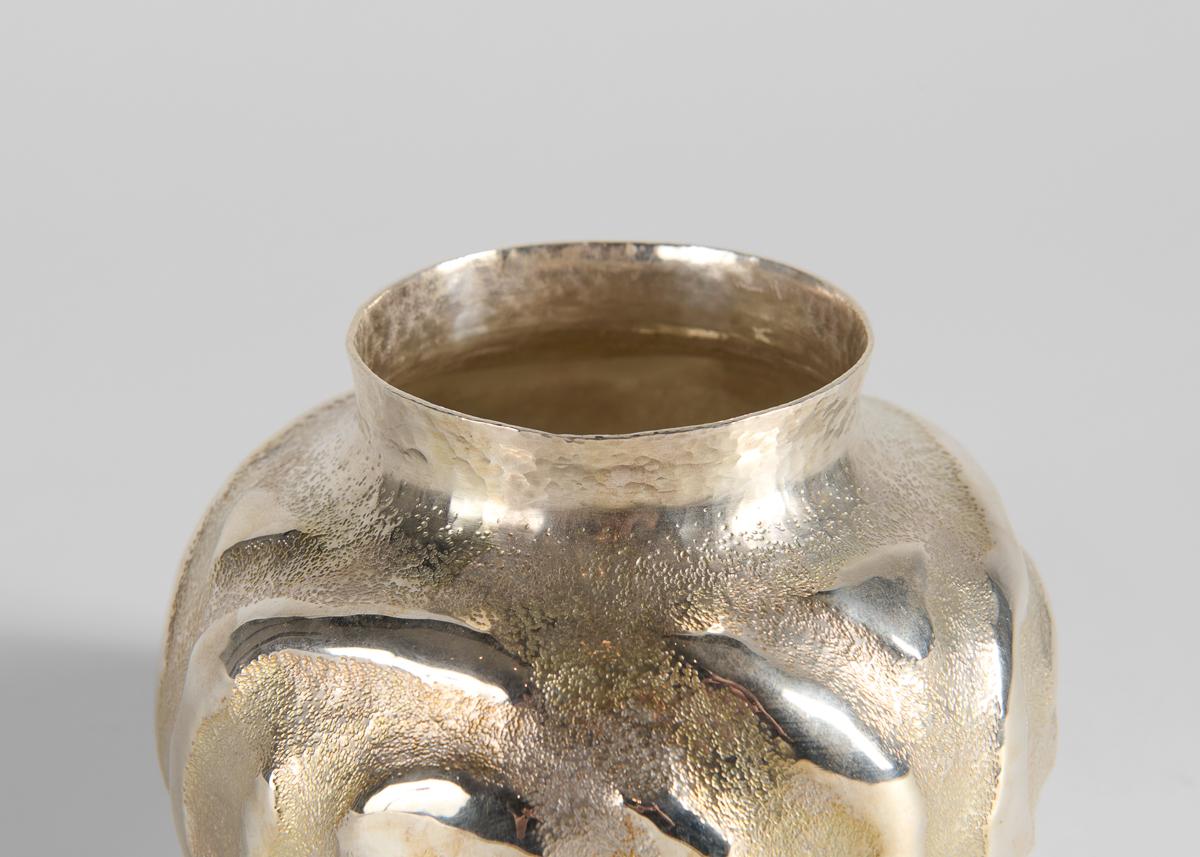Silvered Emiliano Céliz, Armonía Imperfecta, Silver-plated Vase, Argentina, 2024 For Sale