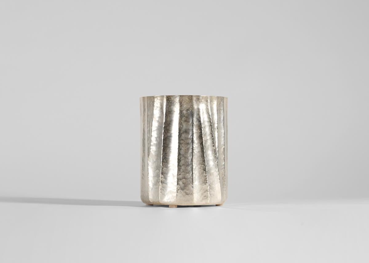 Argentino Emiliano Céliz, Vaso scultoreo contemporaneo placcato in argento, Argentina, 2024 in vendita